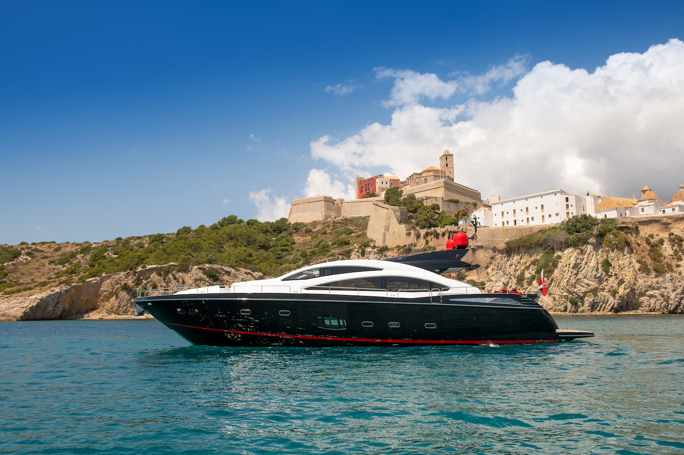 profile of charter yacht PALUMBA.jpg