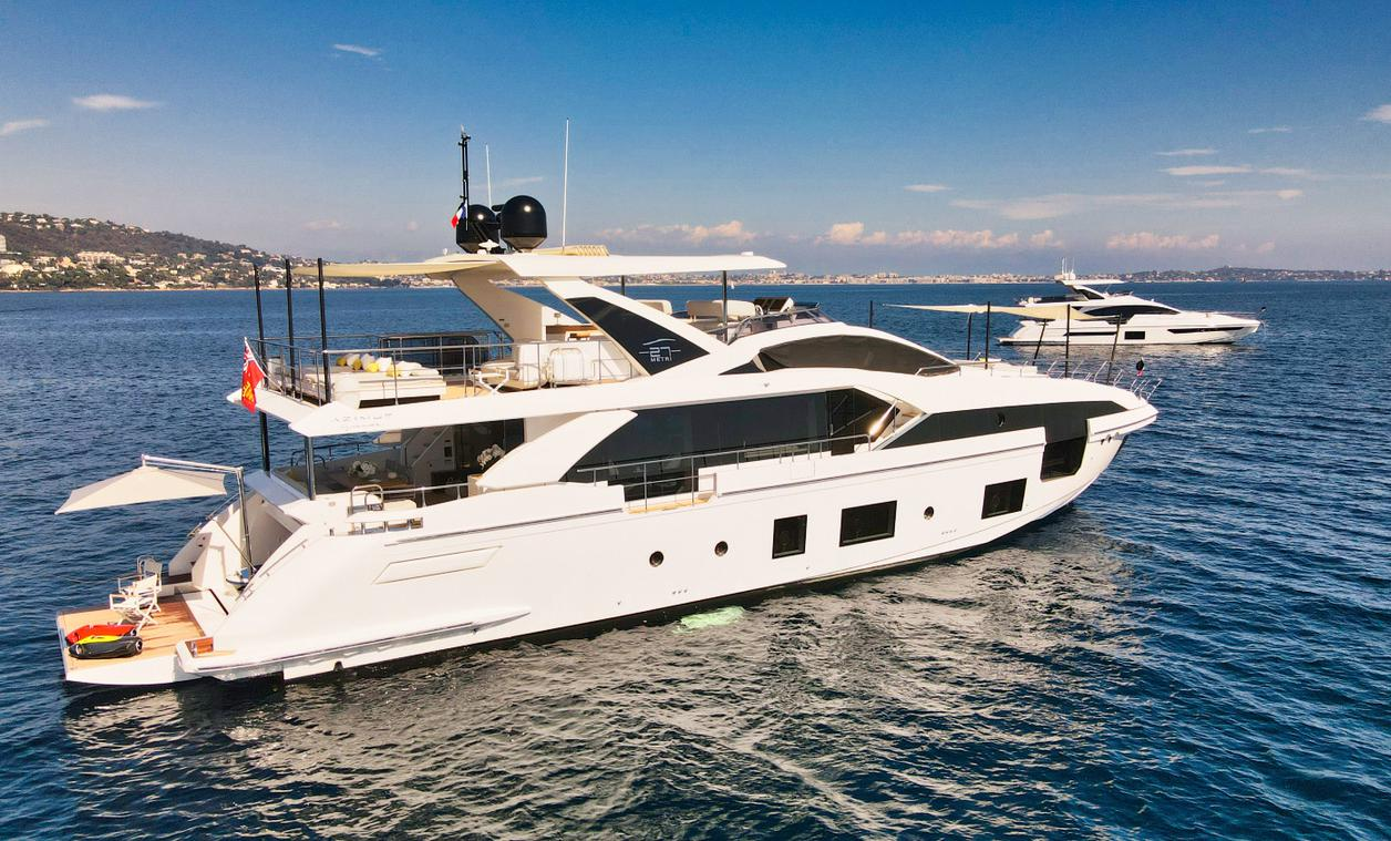 profile of the yacht .png