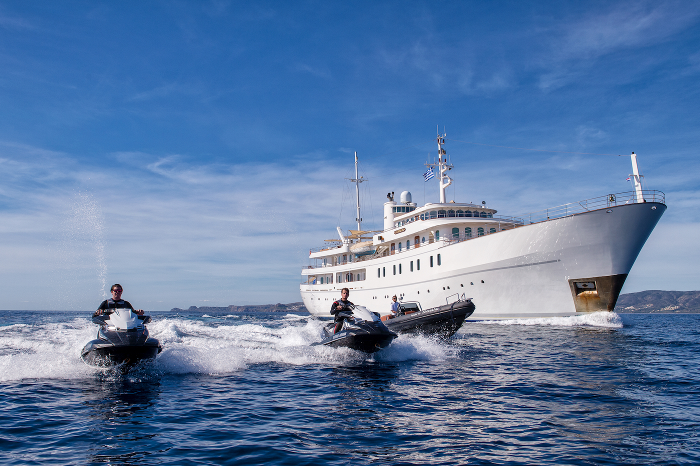 profile with jetskis.jpg