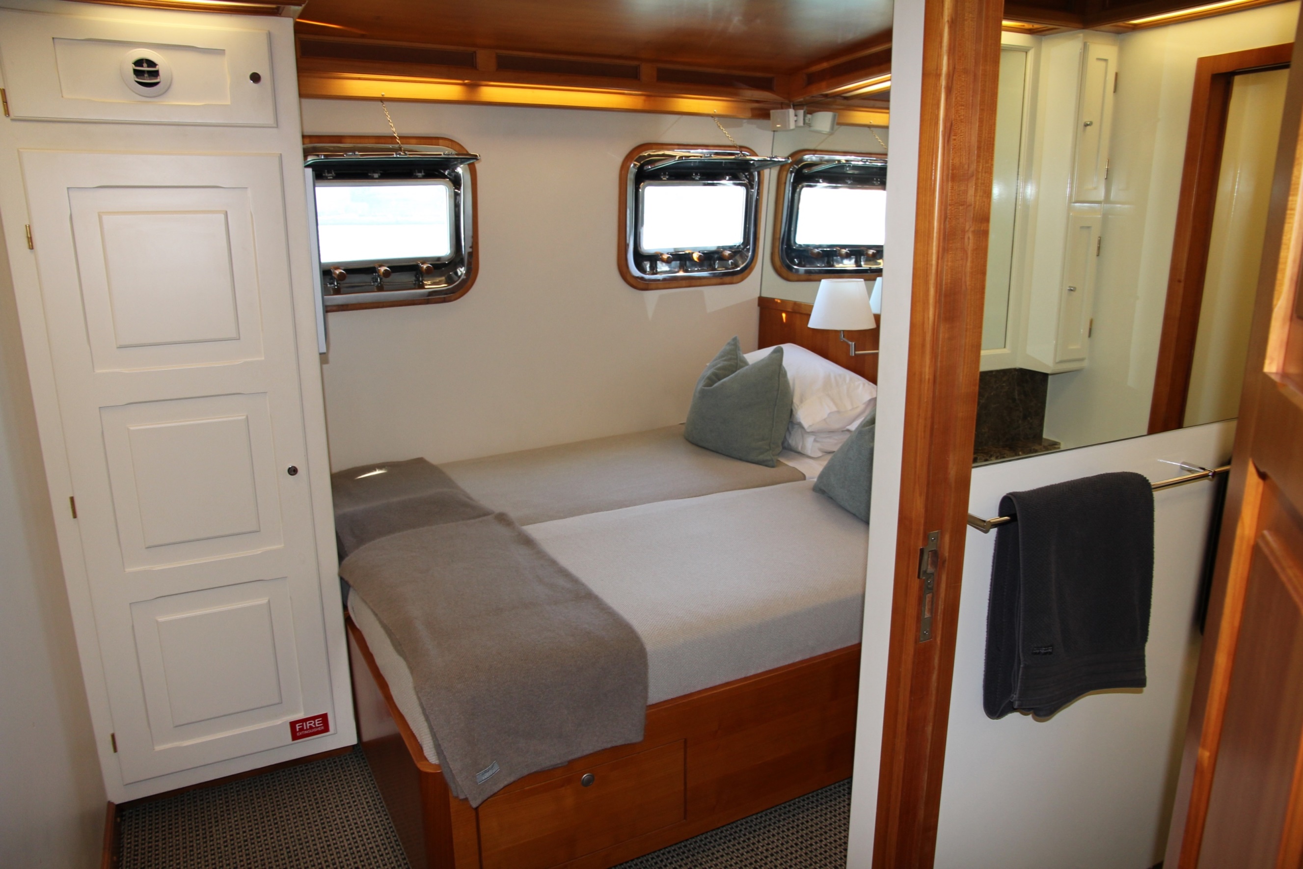 queen cabin.jpg