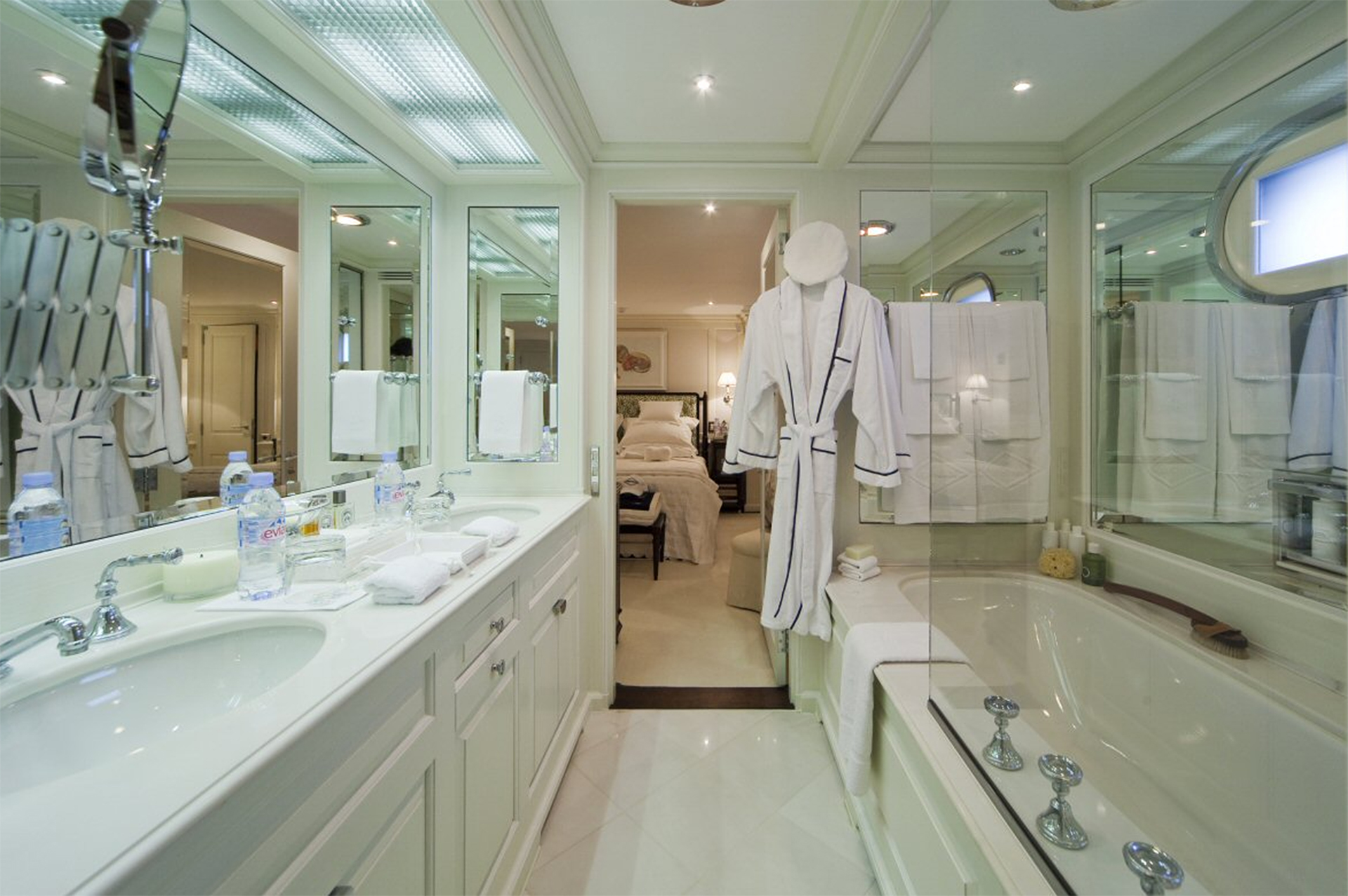 queen guest bathroom.jpg