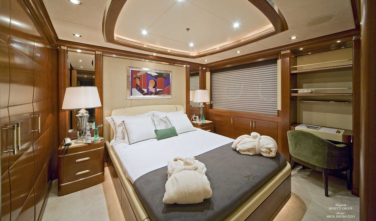 queen guest cabin.jpg