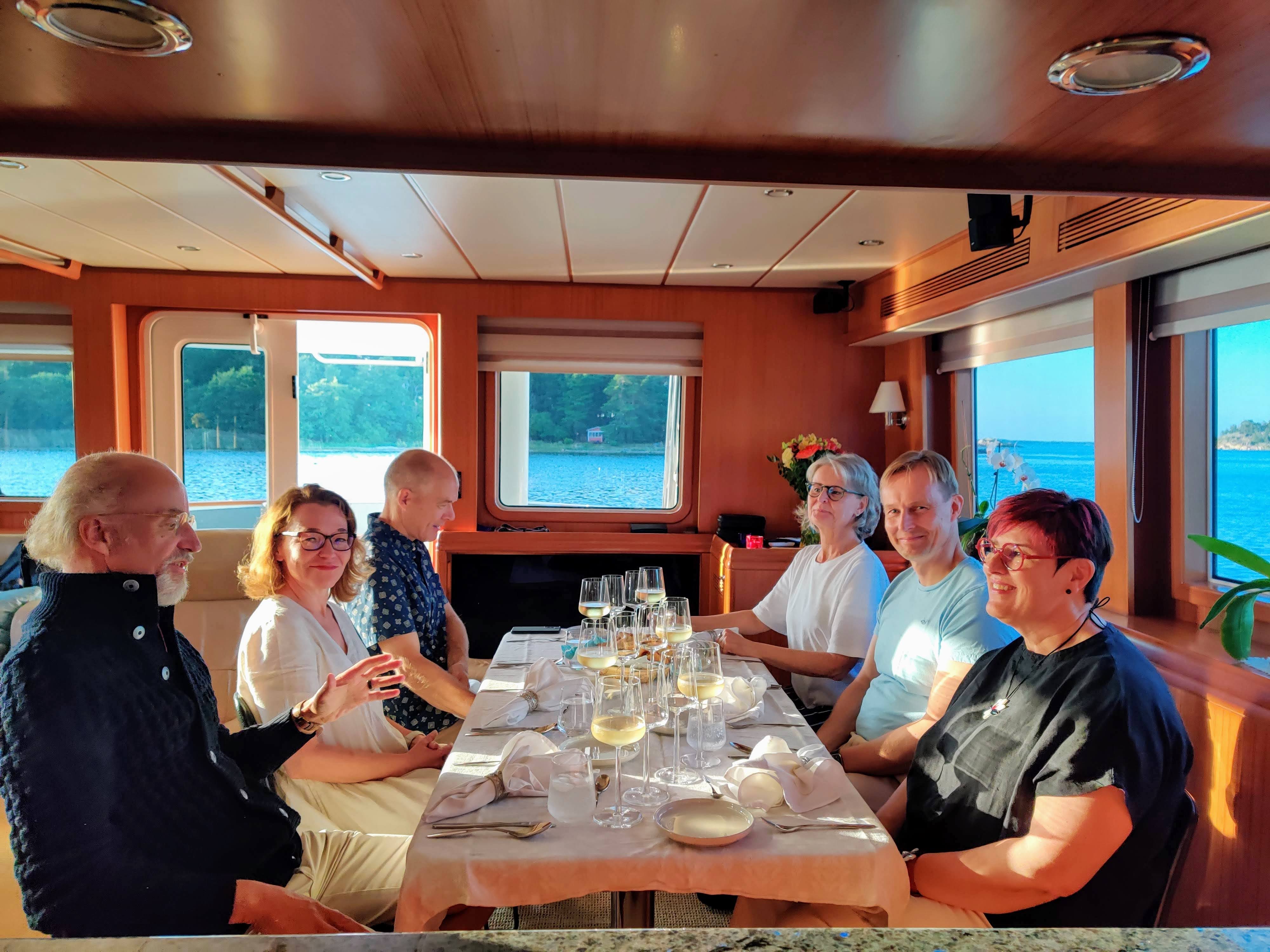 relaxed dining experience.jpg
