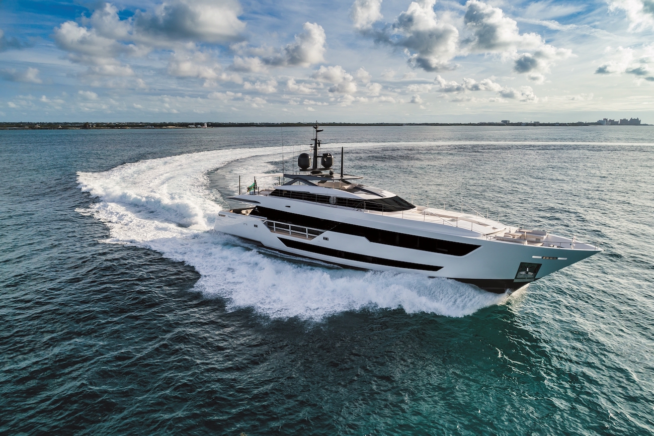 running Ferretti Custom Line 120.jpg