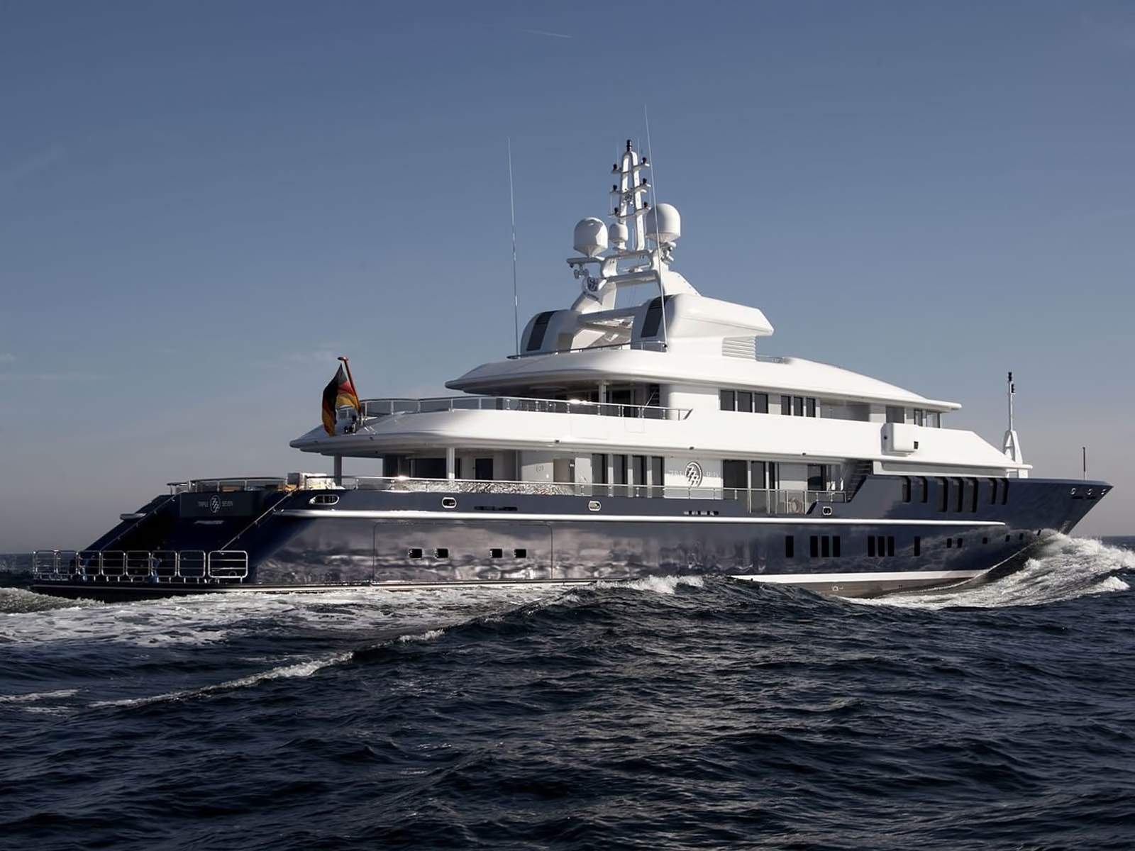 running profile of 68m Nobiskrug superyacht.jpg