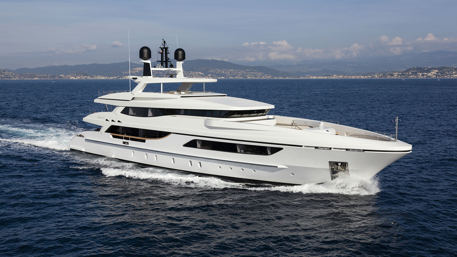 running profile of the superyacht.jpg