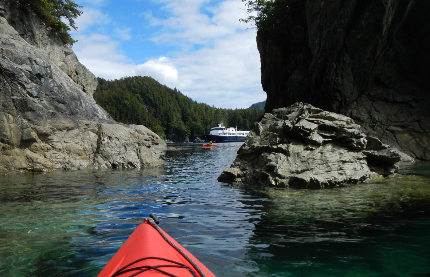 safari_explorer_kayakers_sm-1400x900.jpg