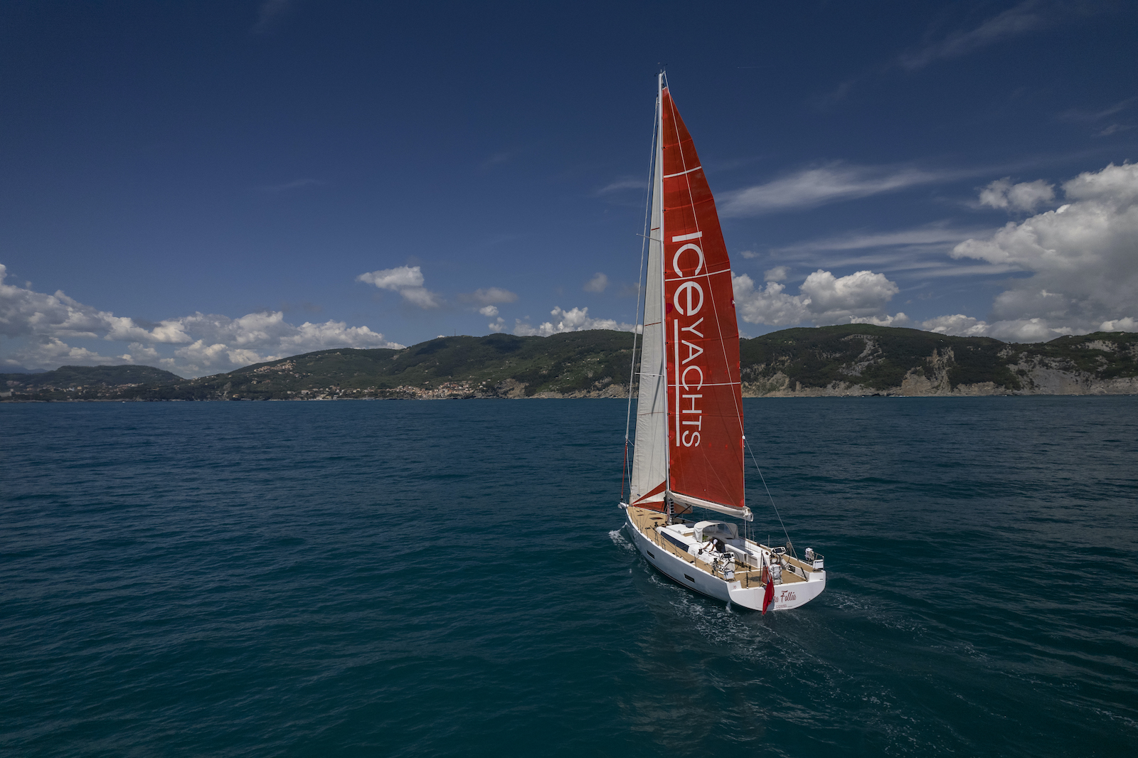 sailing yacht PURA FOLLIA. .jpg