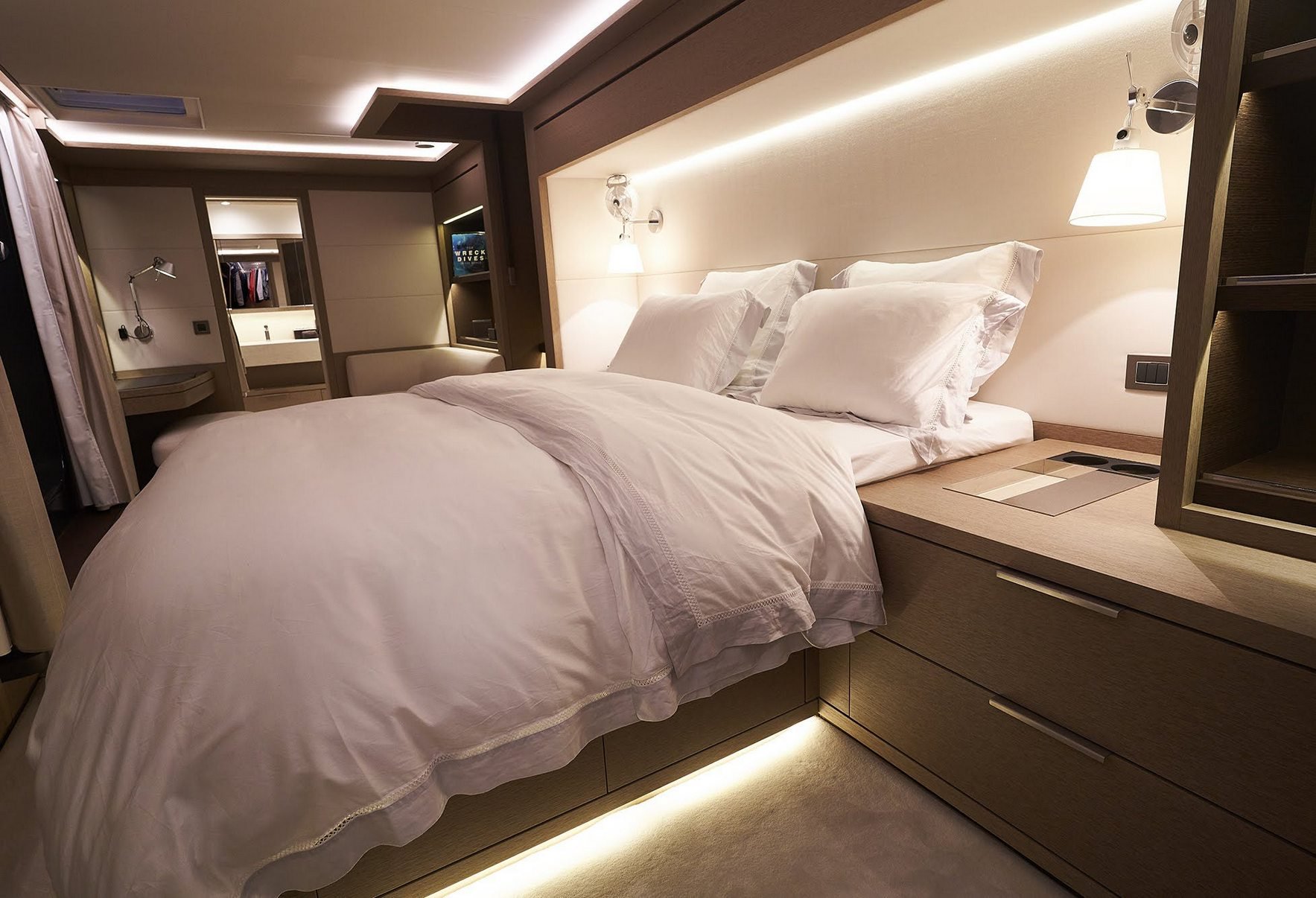 sailing-catamaran-babac-master-cabin2.jpg
