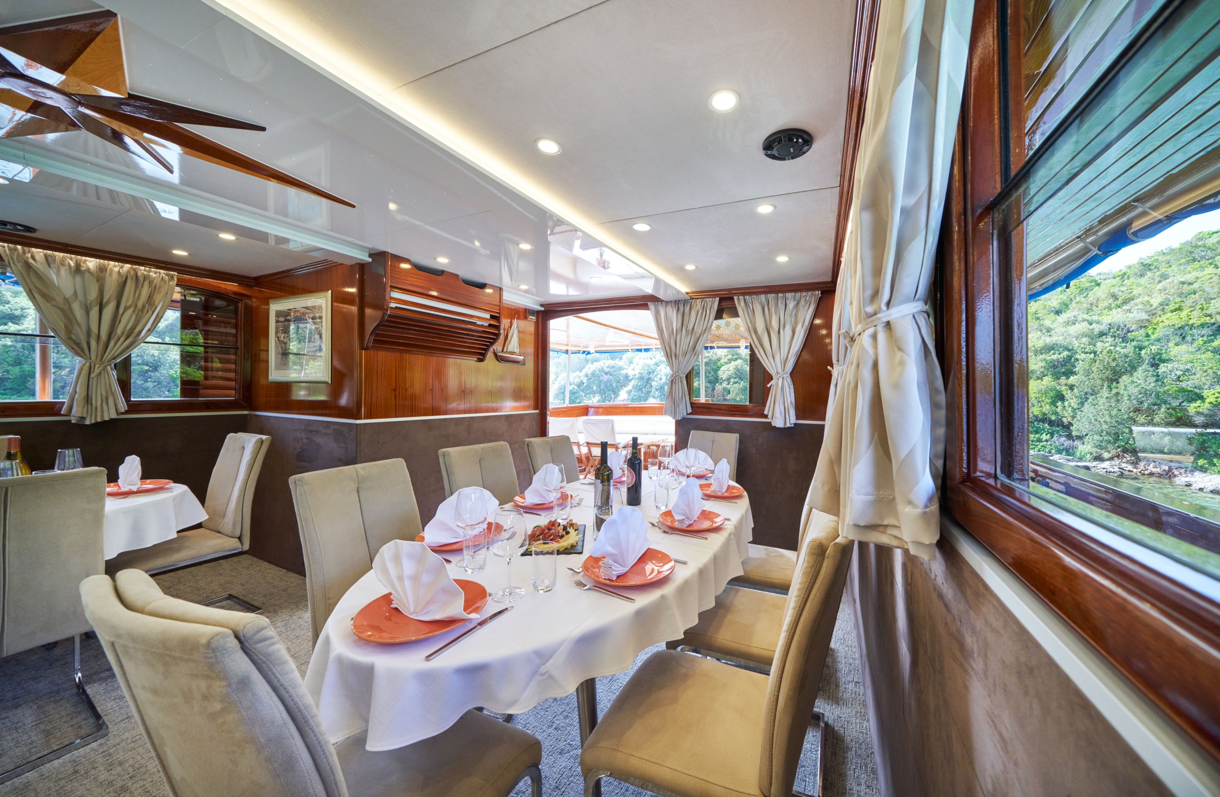 saloon - dining area.jpg