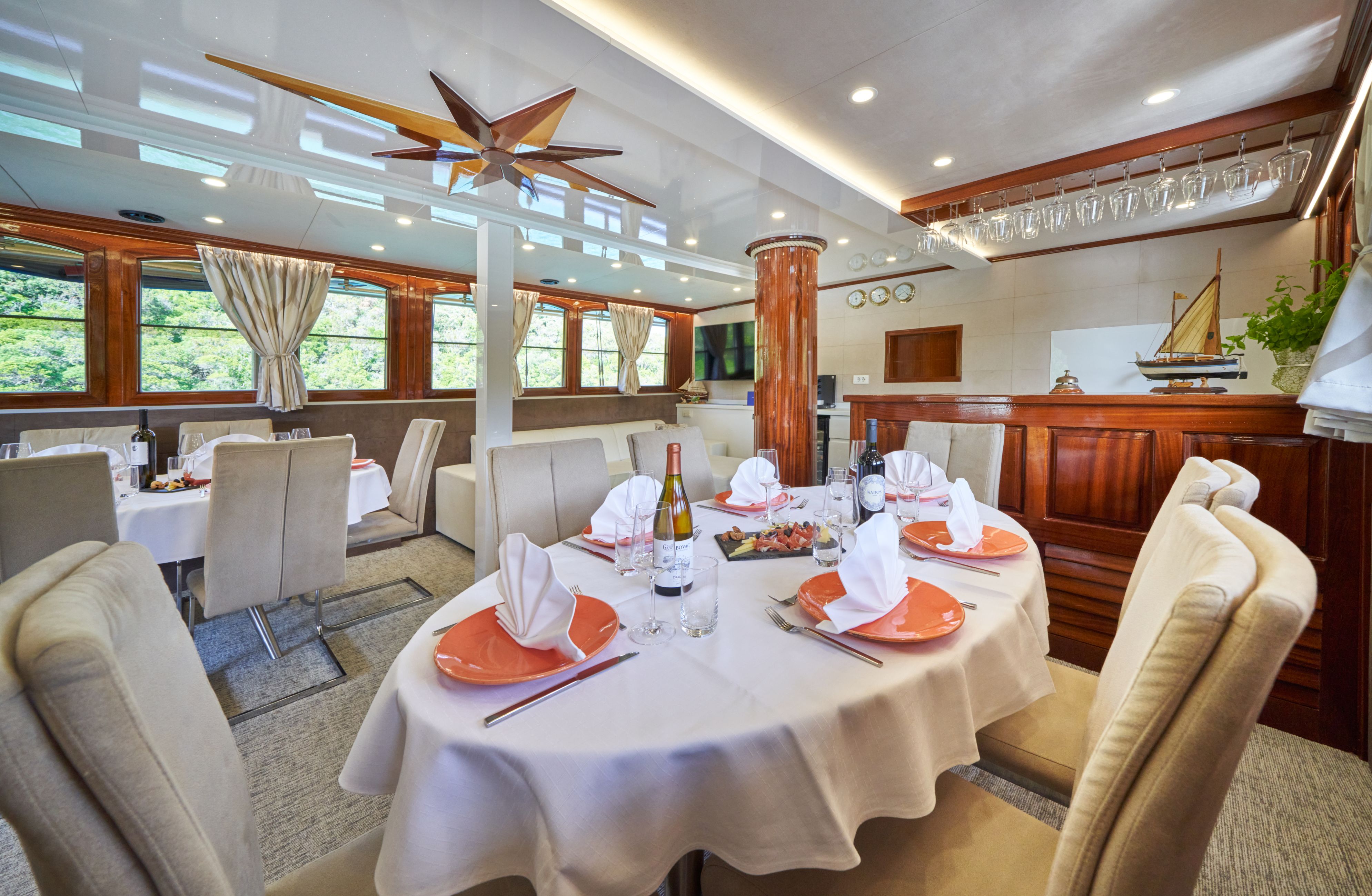 saloon - elegant dining.jpg