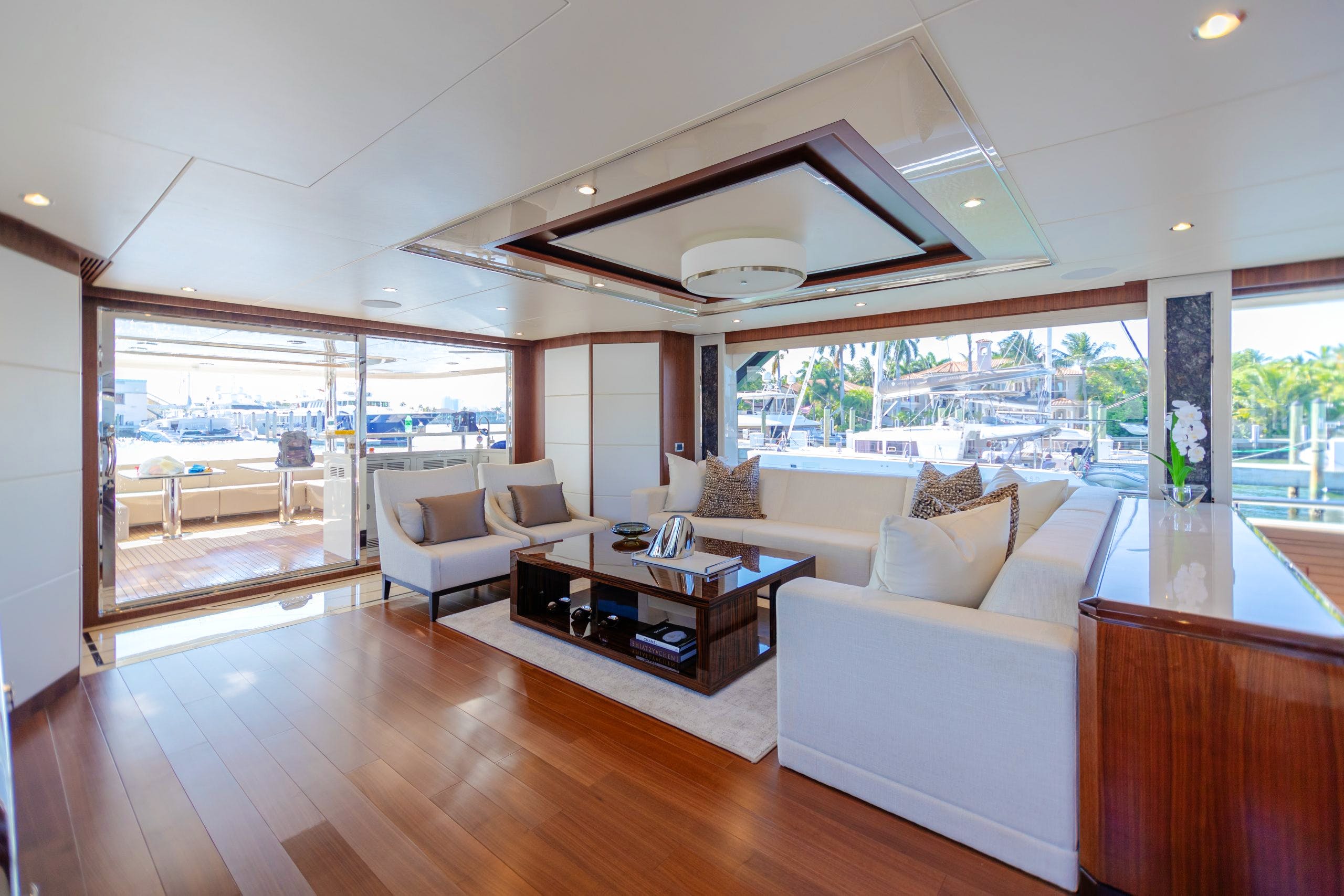 saloon and aft deck.jpg