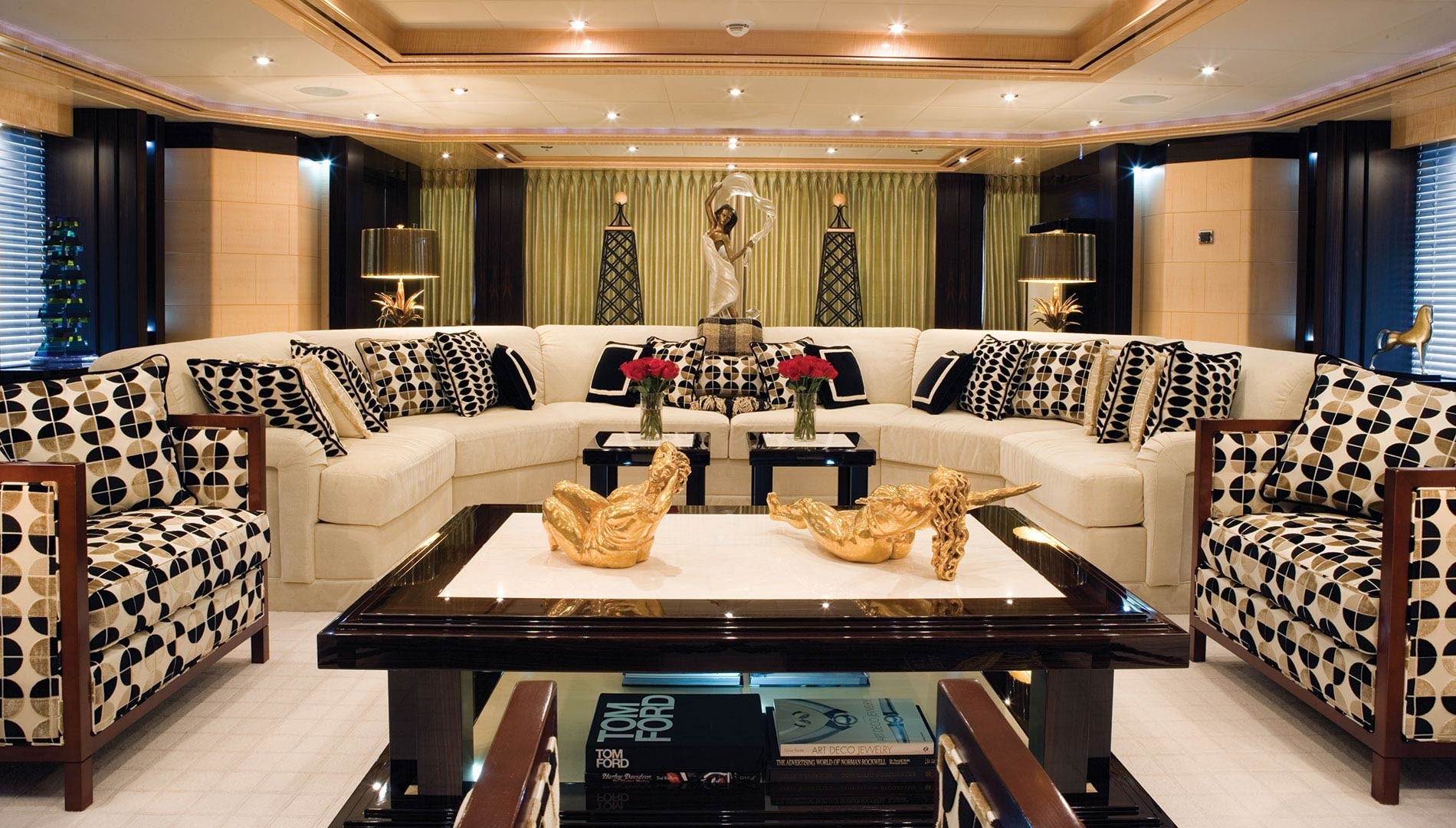 saloon and socialising area.jpg