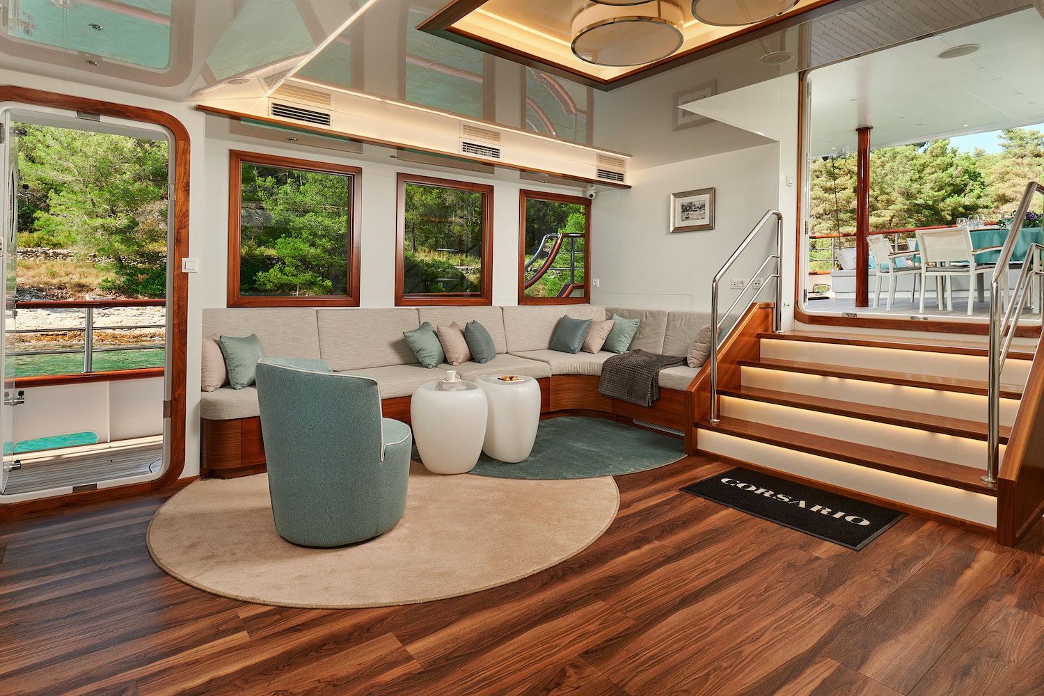 saloon interior .jpg