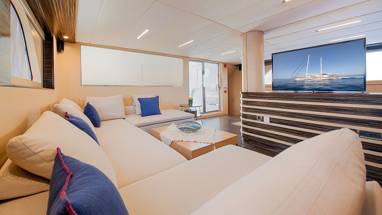 saloon seating - sofa.jpg