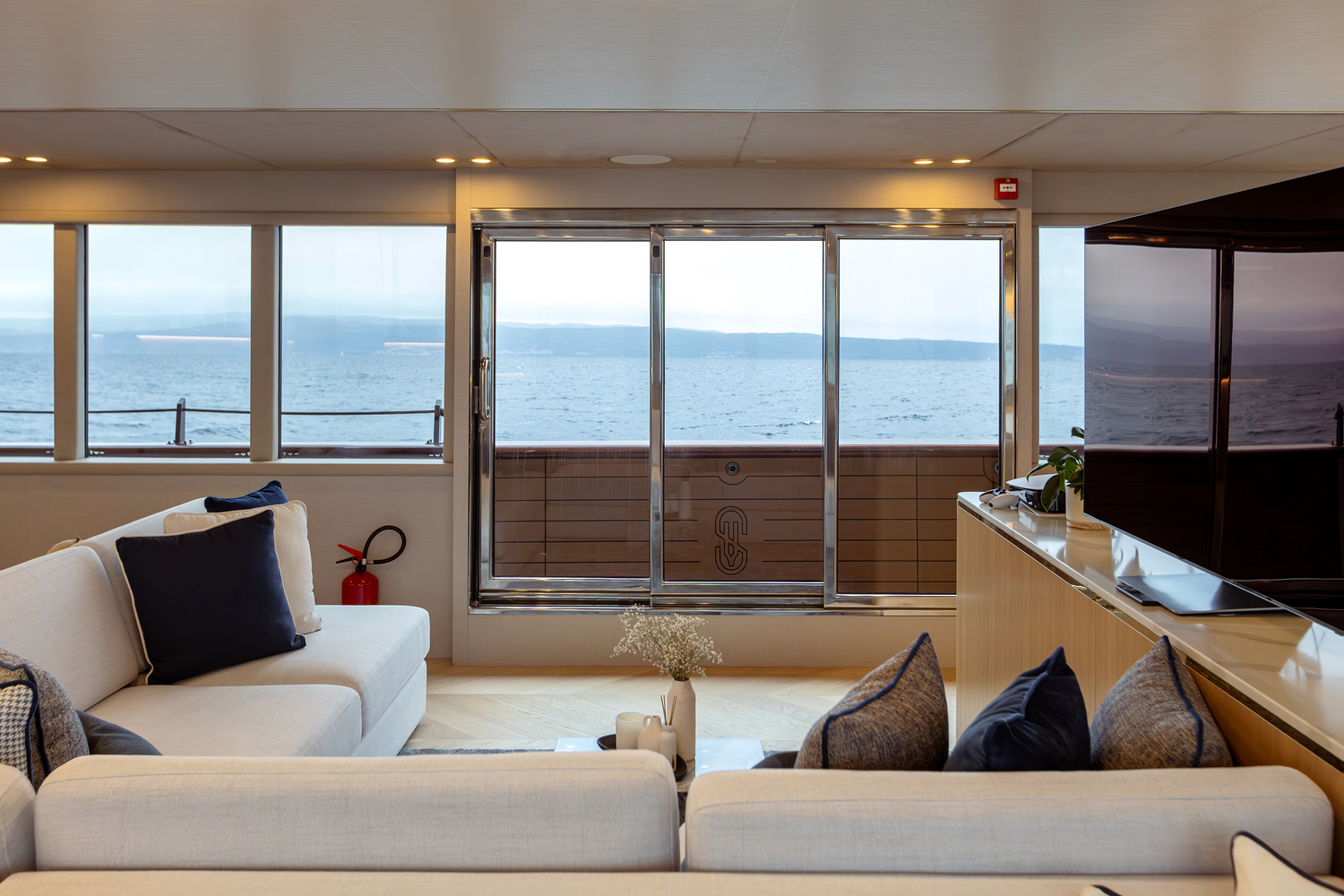 saloon sofa and tv.jpg