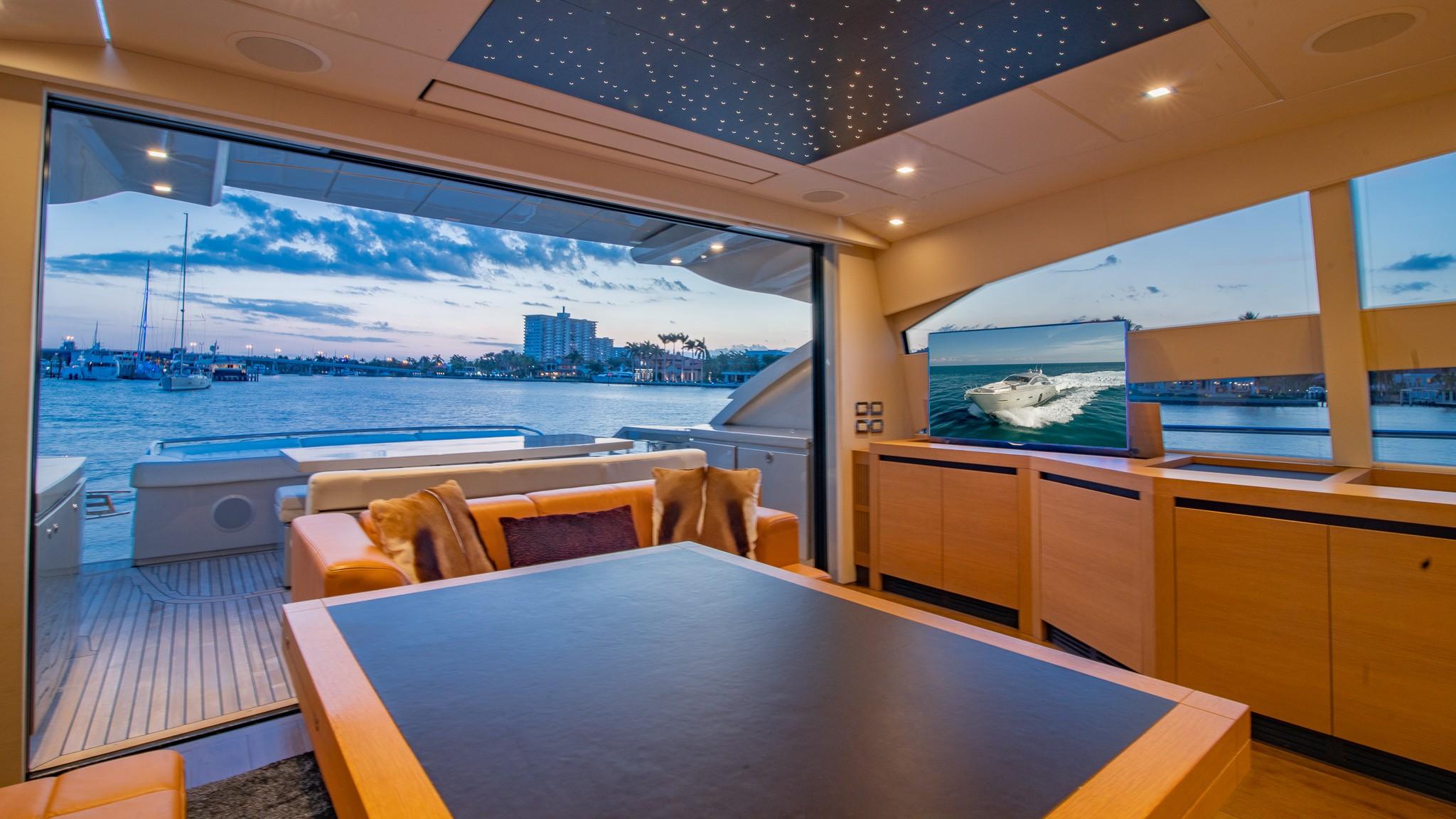 saloon with a view aft.jpg