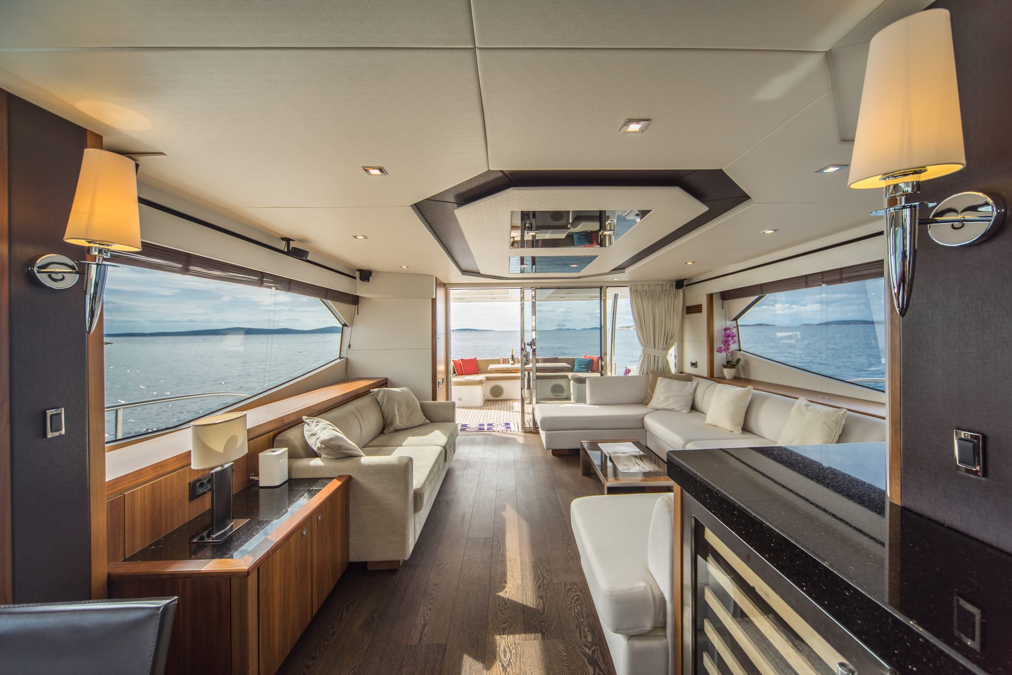 saloon with plenty of sunlight.jpg
