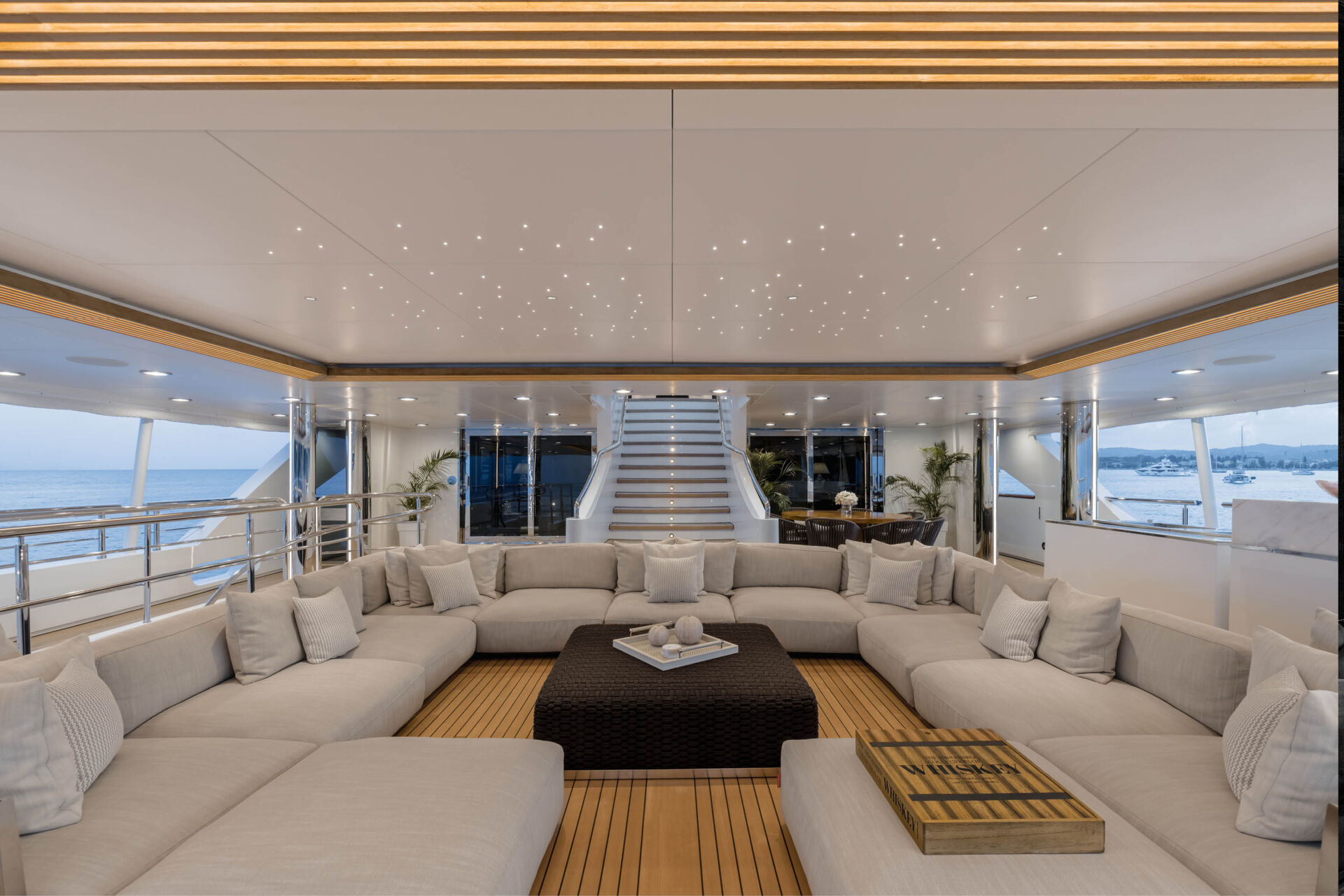 seating aft deck .jpg