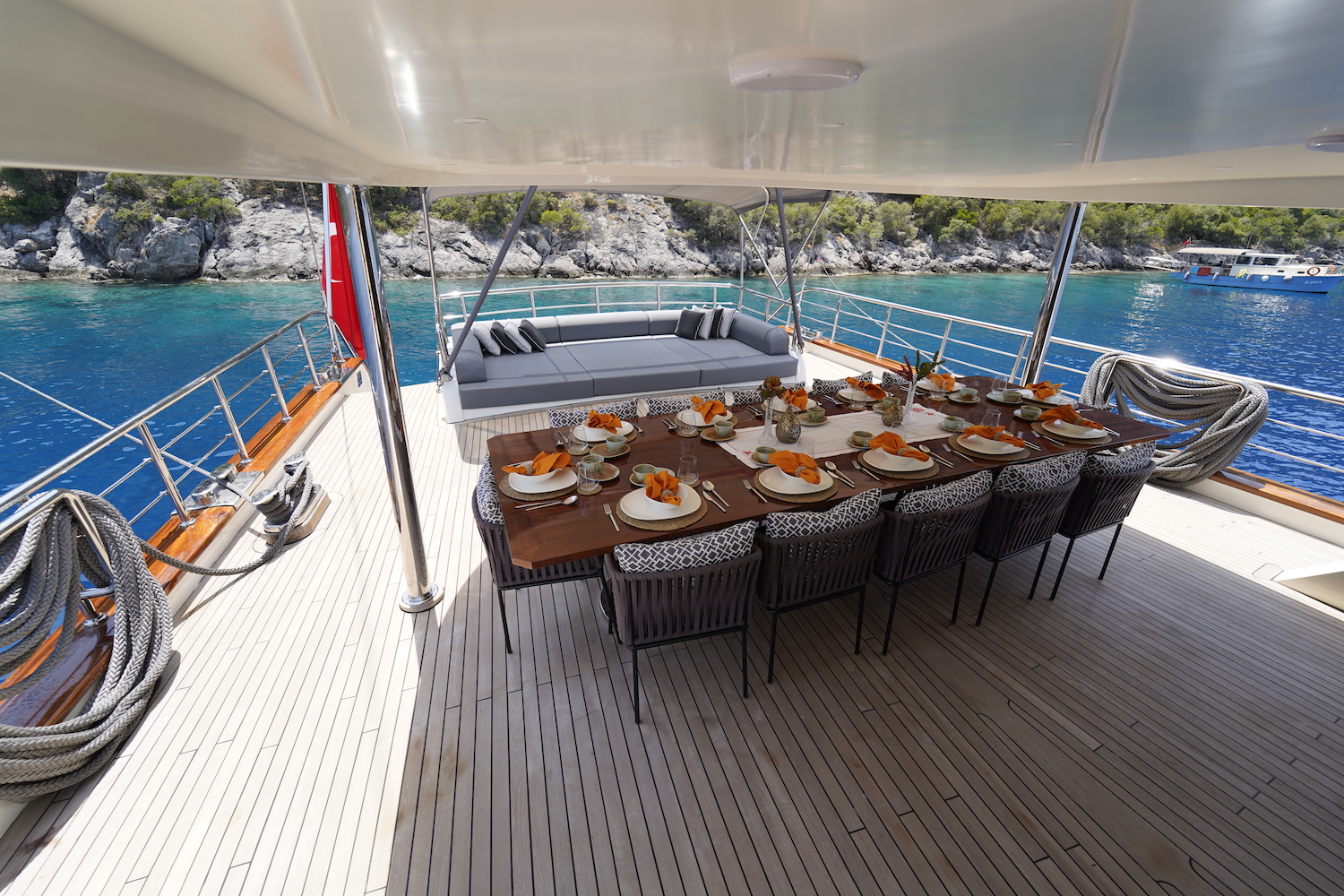 seating and al fresco dining area.jpg