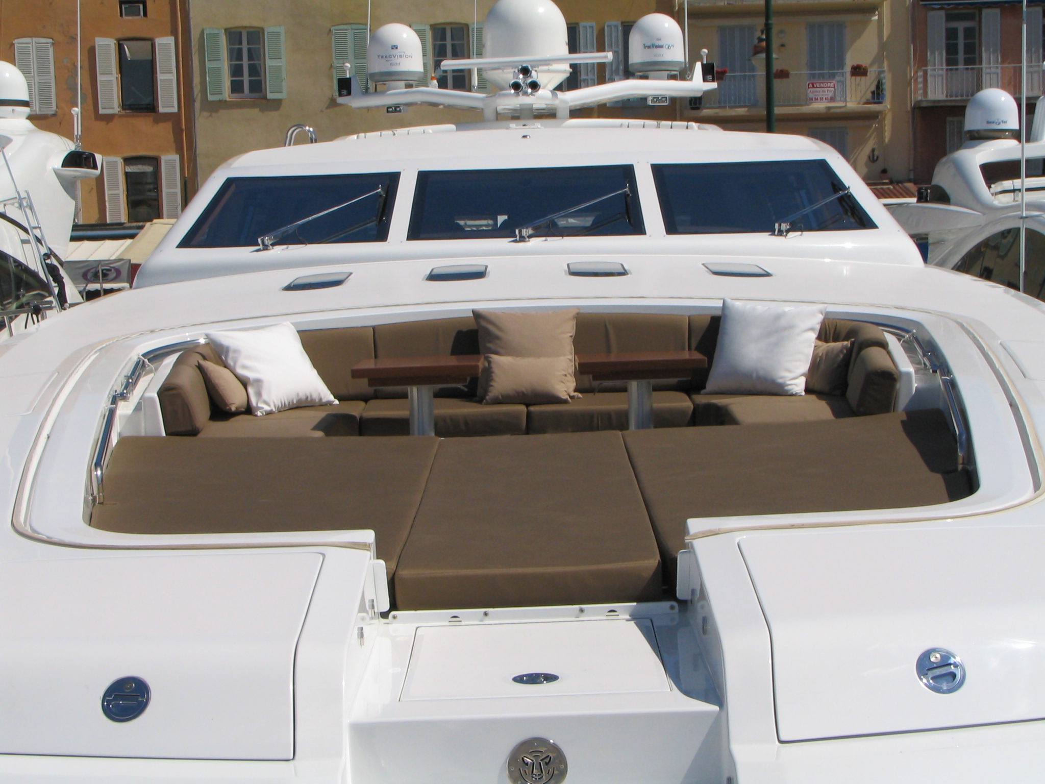 seating and sunpads on foredeck.jpg