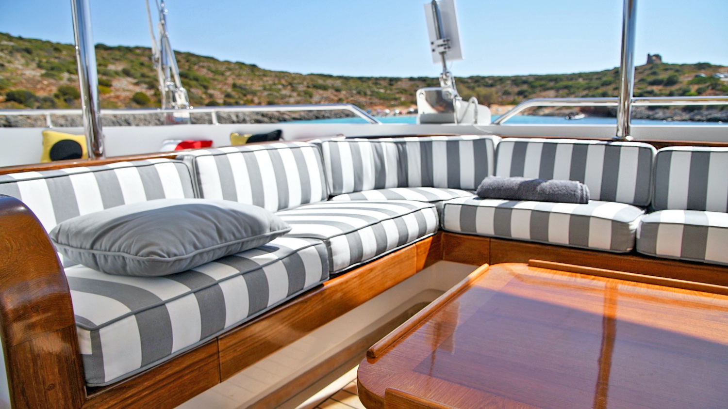 seating area on deck .jpg