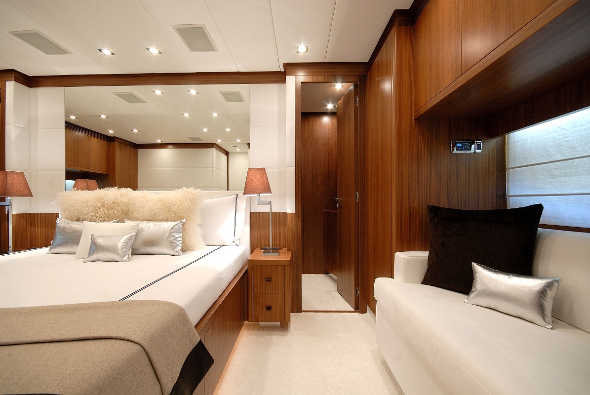 seating in double cabin.jpg