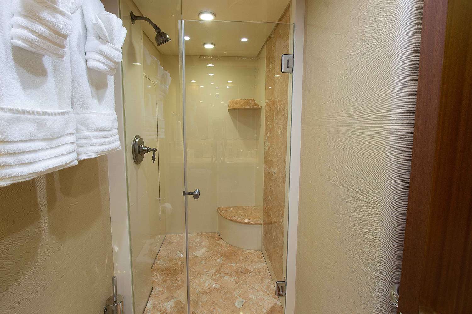 second cabin ensuite.jpg