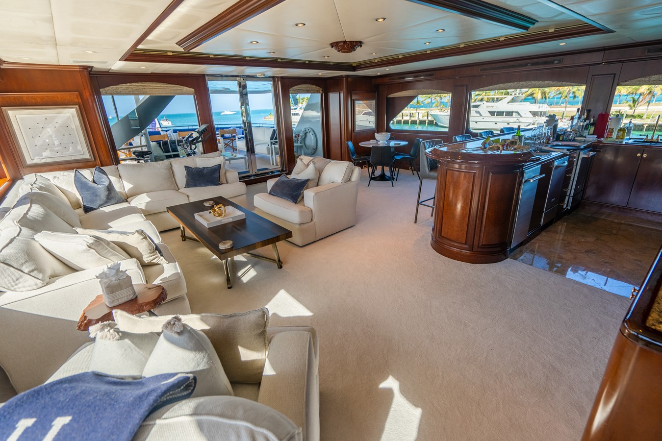 sky lounge on the upper deck .jpg