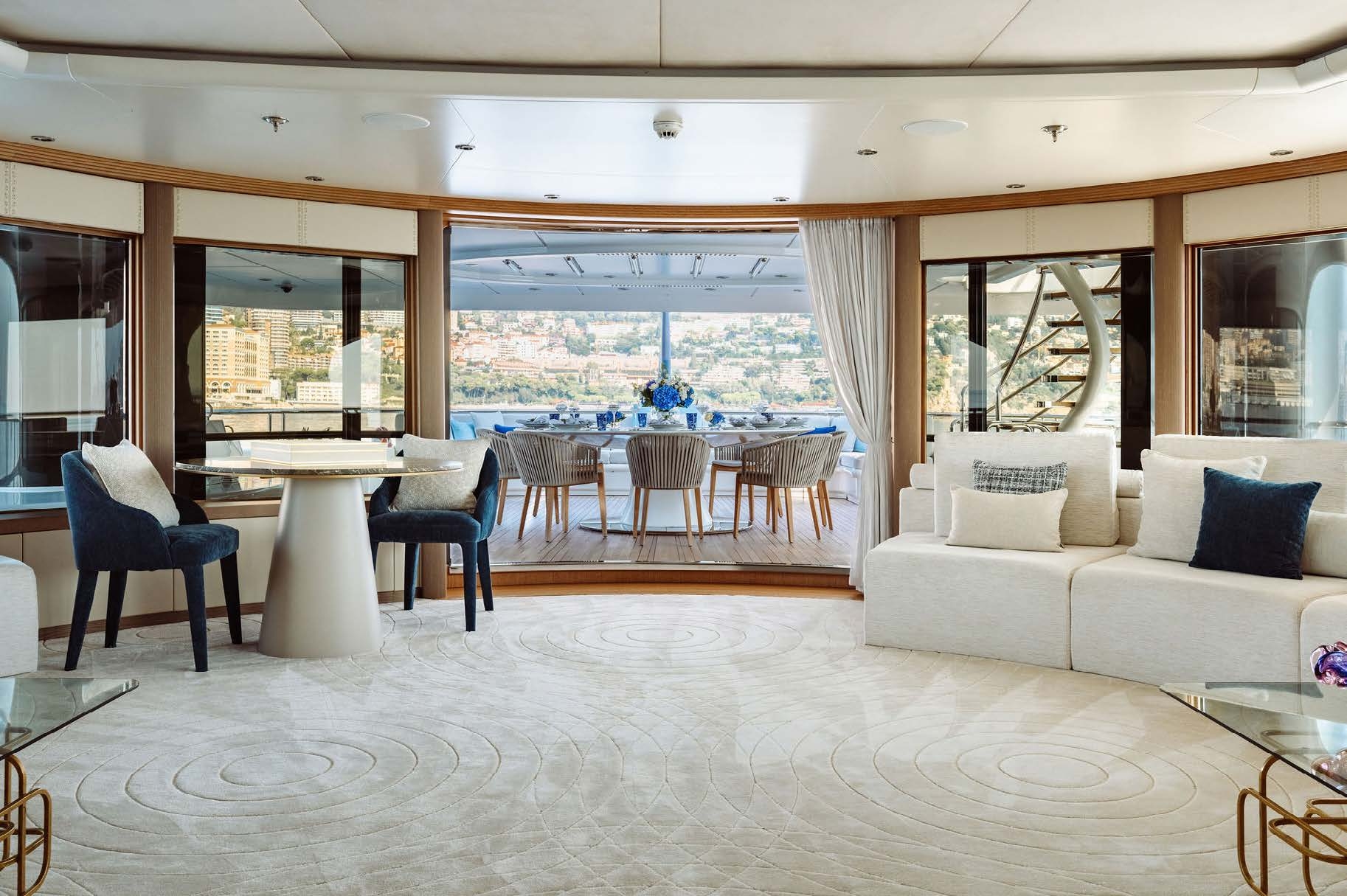 skylounge view aft.jpg
