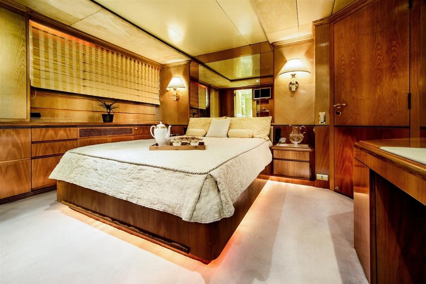 spacious-double-cabin.jpg