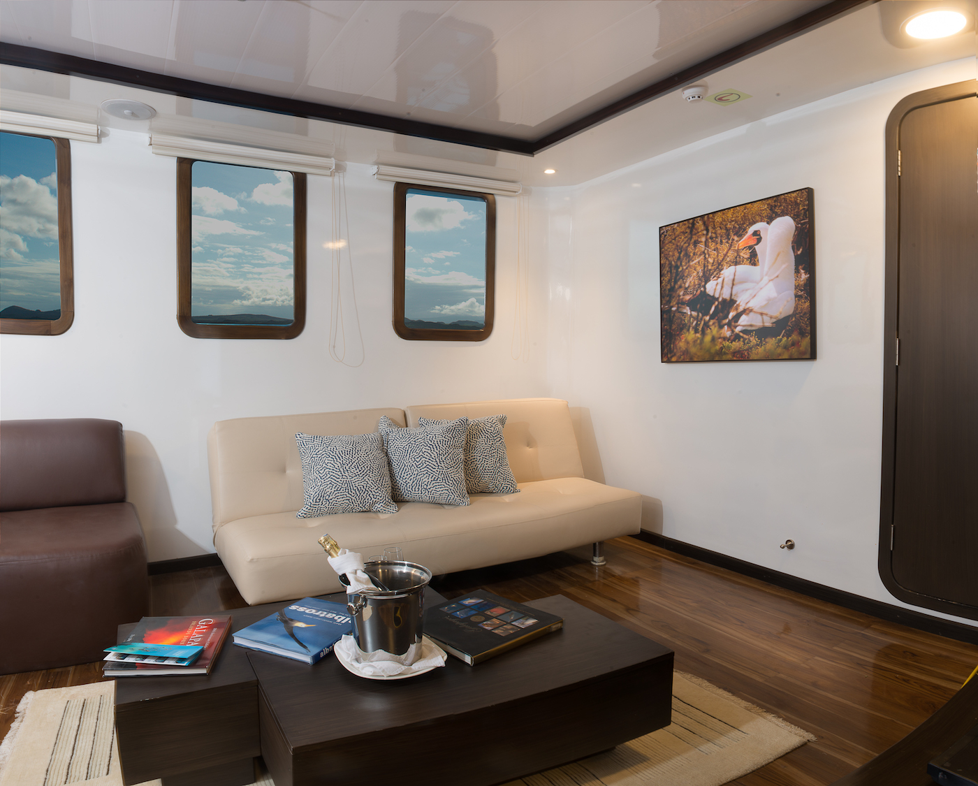 suite lounge.jpg