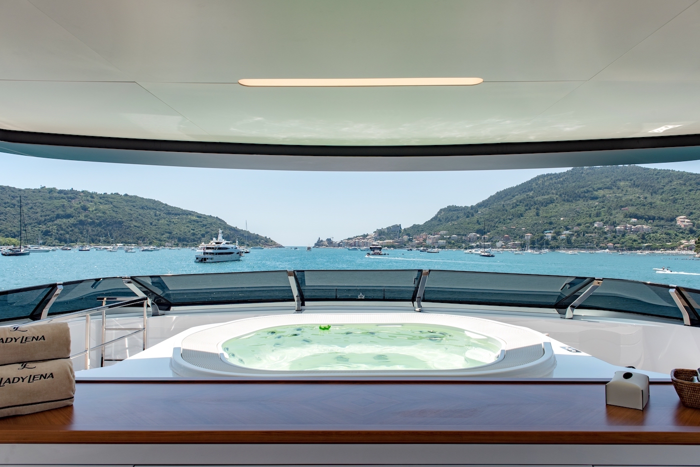 sun deck - jacuzzi.jpg