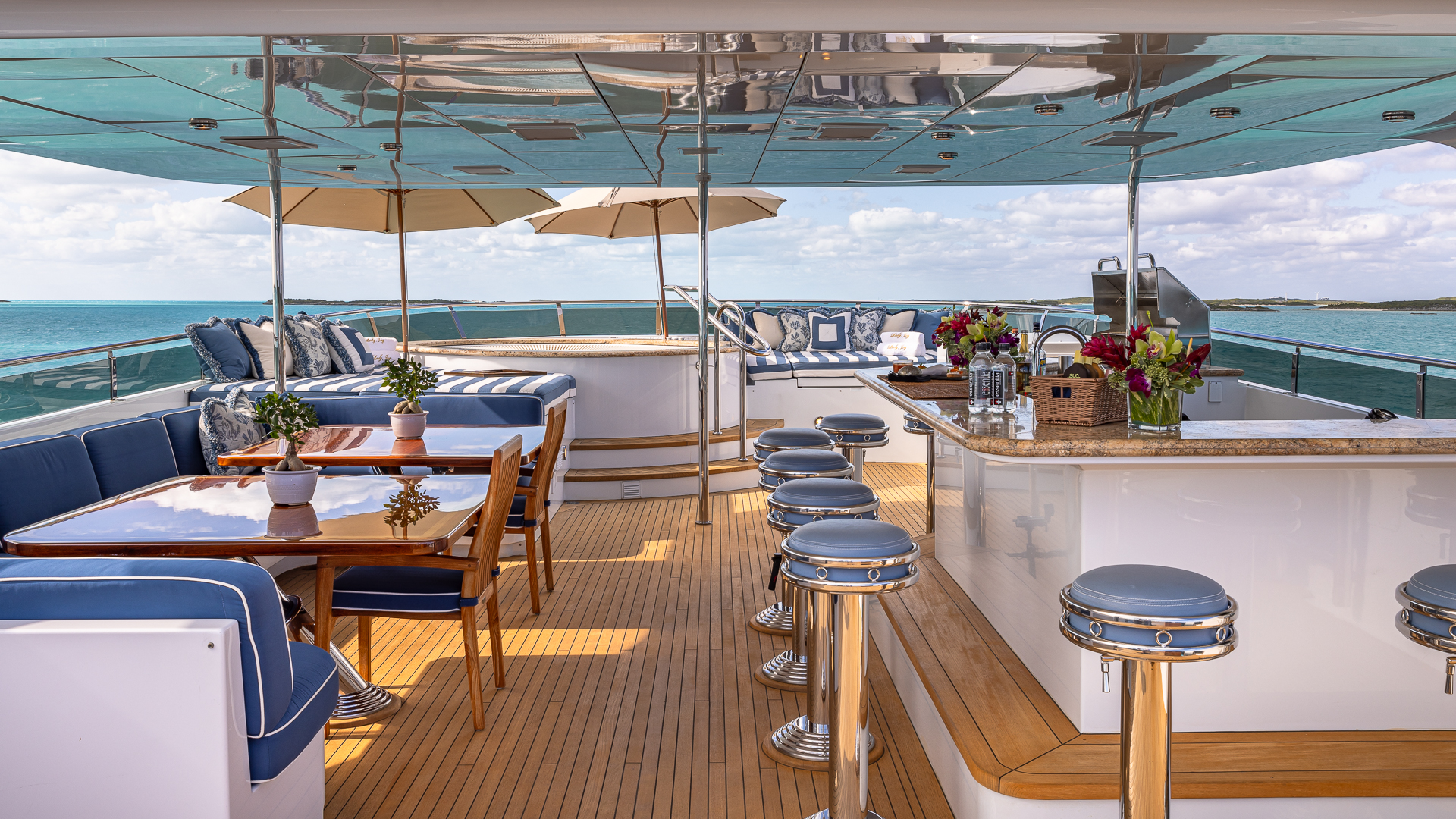 sun deck bar and dining area.jpg