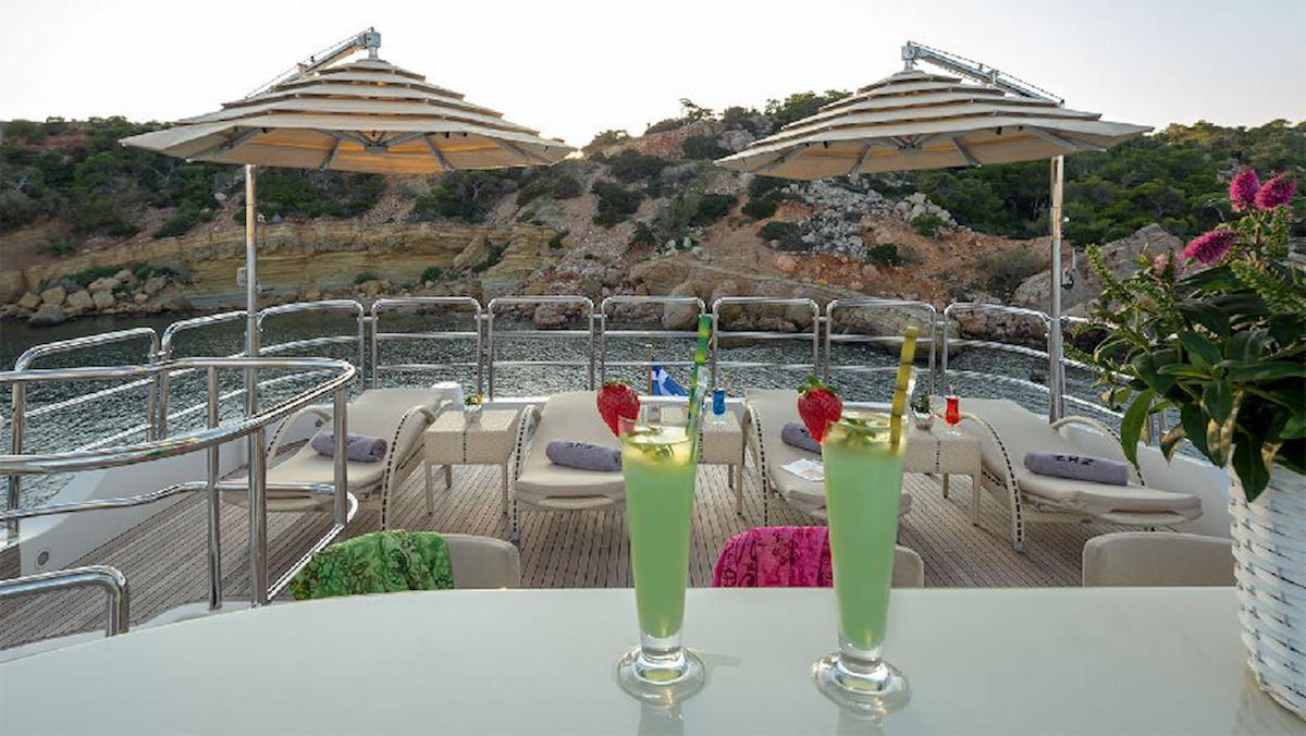 sun deck cocktail.png