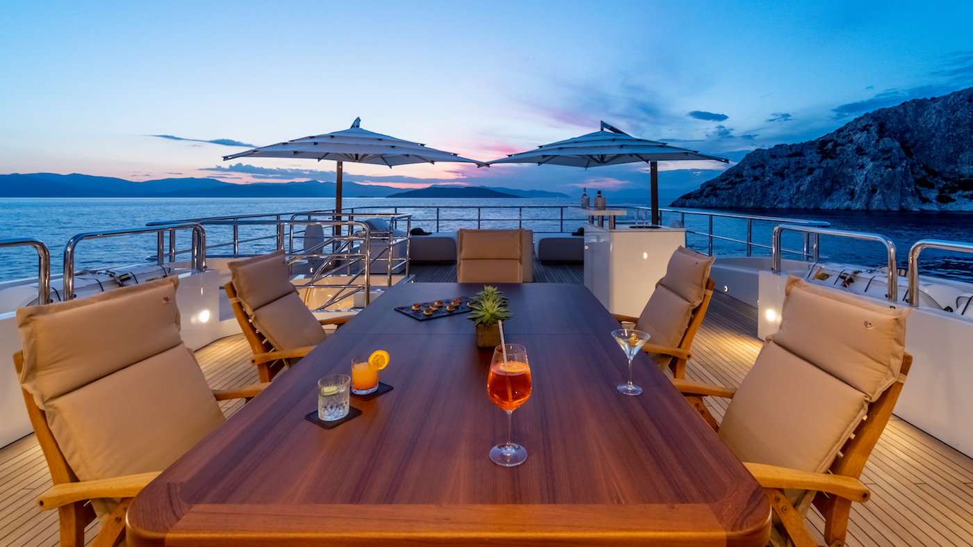 sun deck dining table .jpg