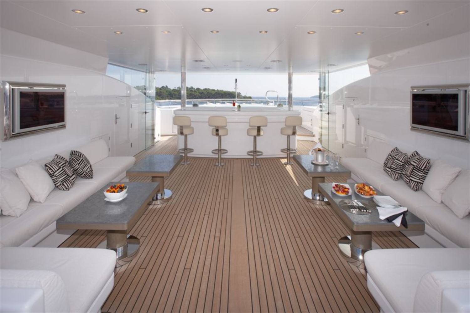 sun deck seating and bar.jpg