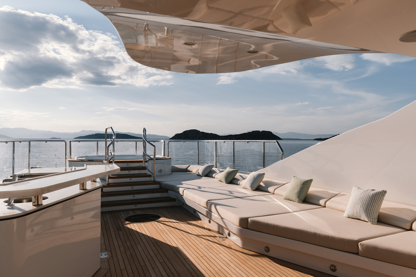 sun deck stairs to Jacuzzi.jpg
