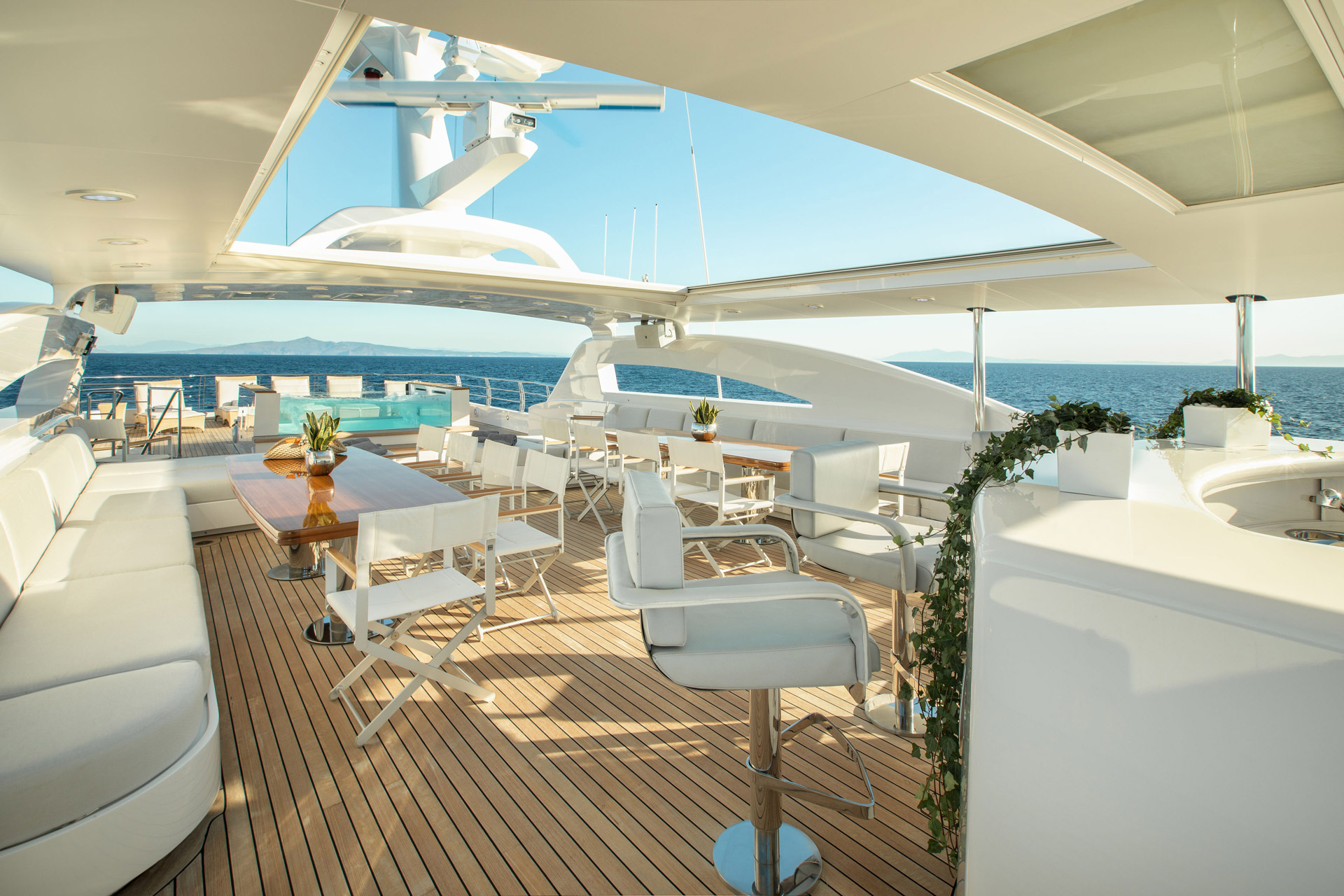 sun deck with jacuzzi and bar.jpg