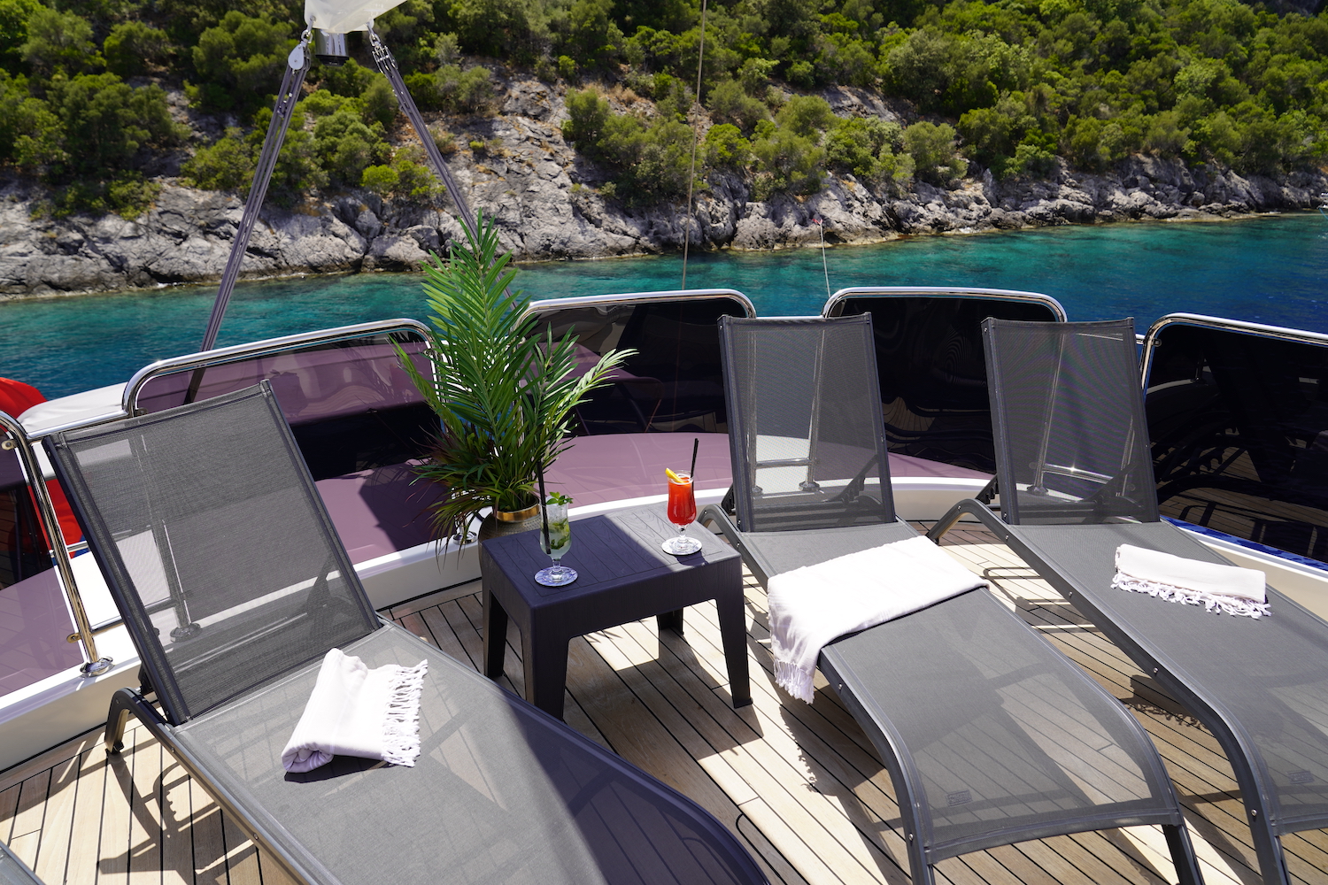 sun loungers aft.jpg