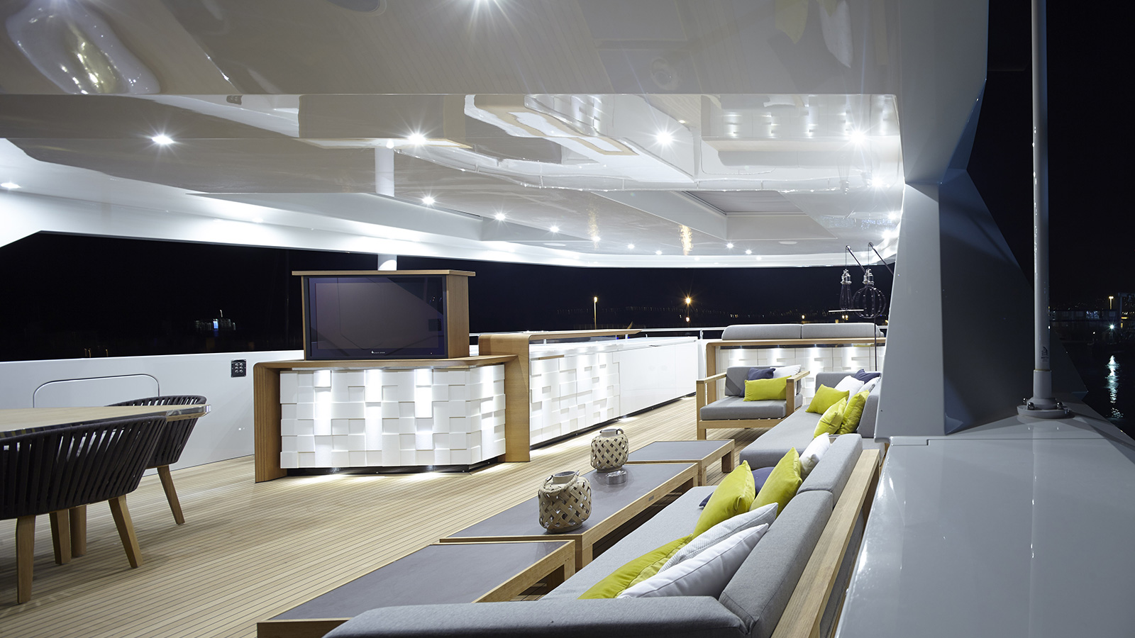 sundeck seating area.jpg