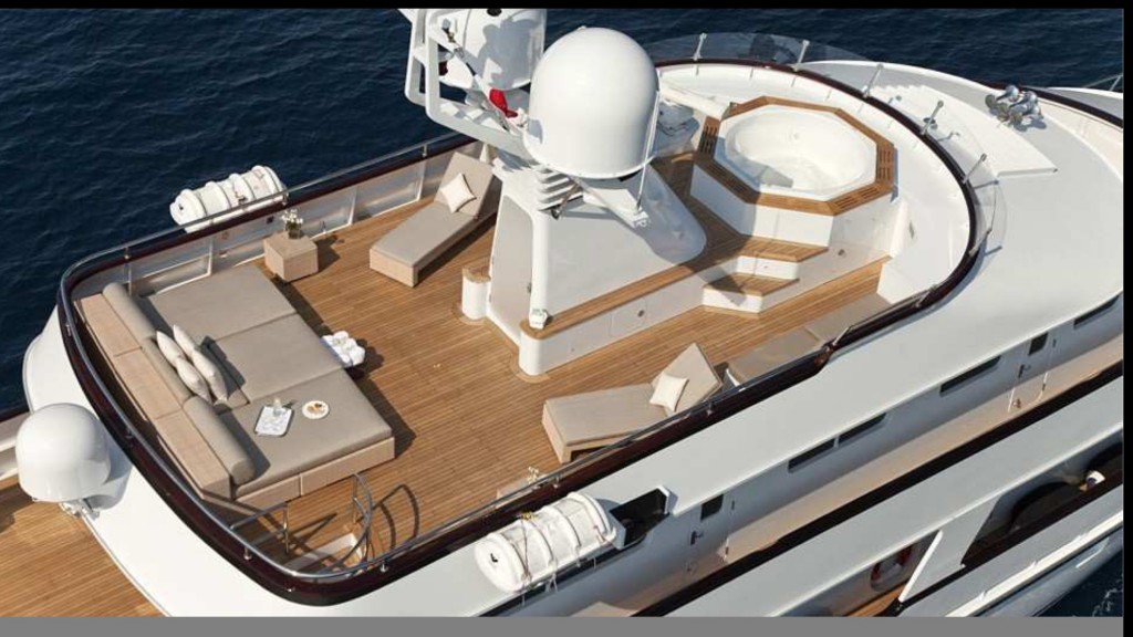 sundeck with Jacuzzi.jpg