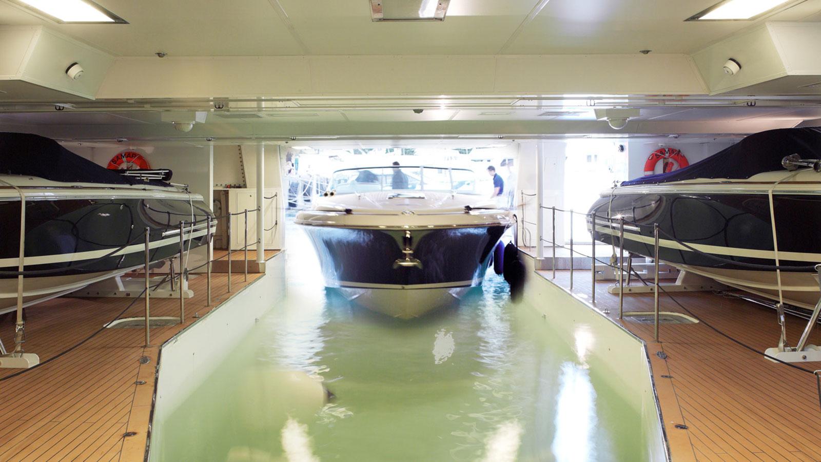 superyacht-Samar-tender-garage.jpg