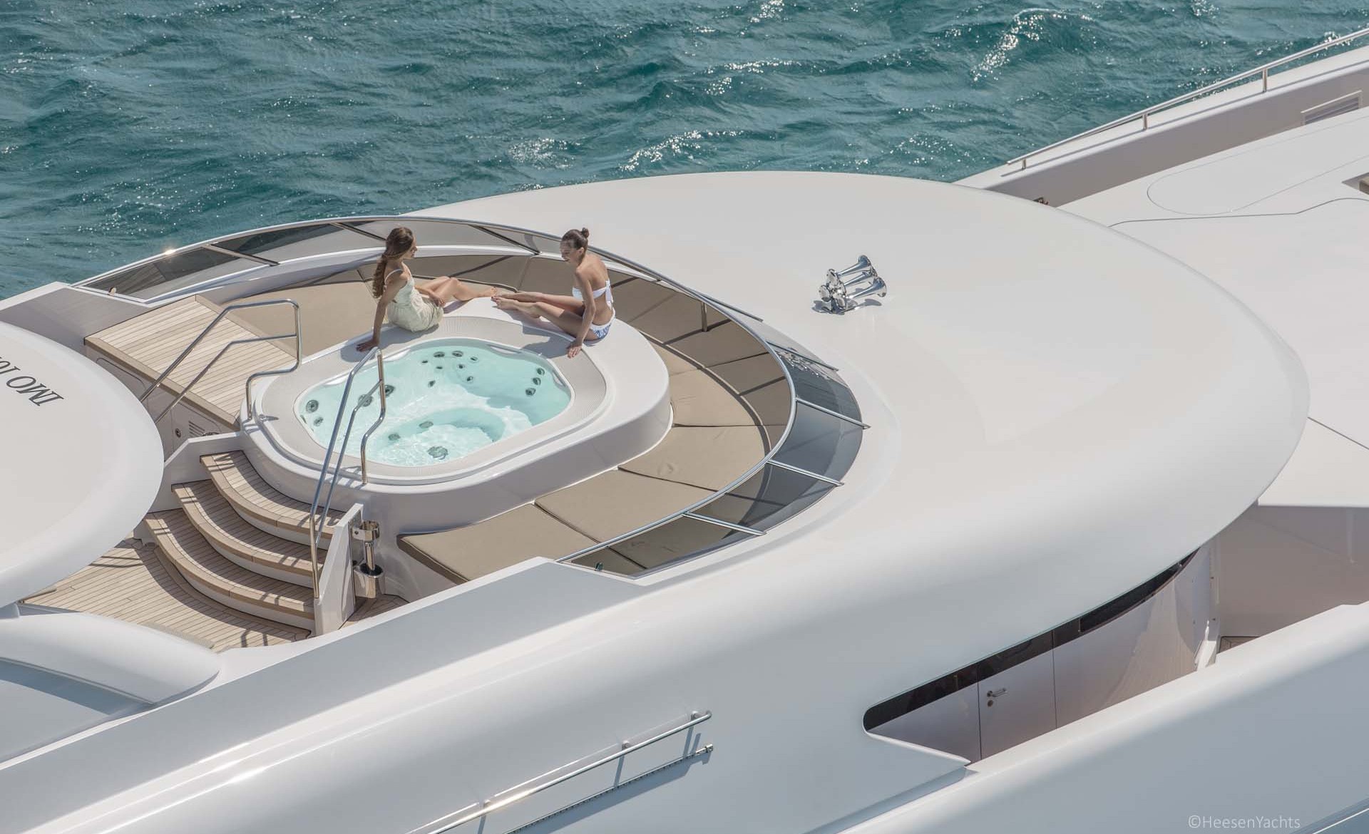 the popular jacuzzi with sunpads.jpg