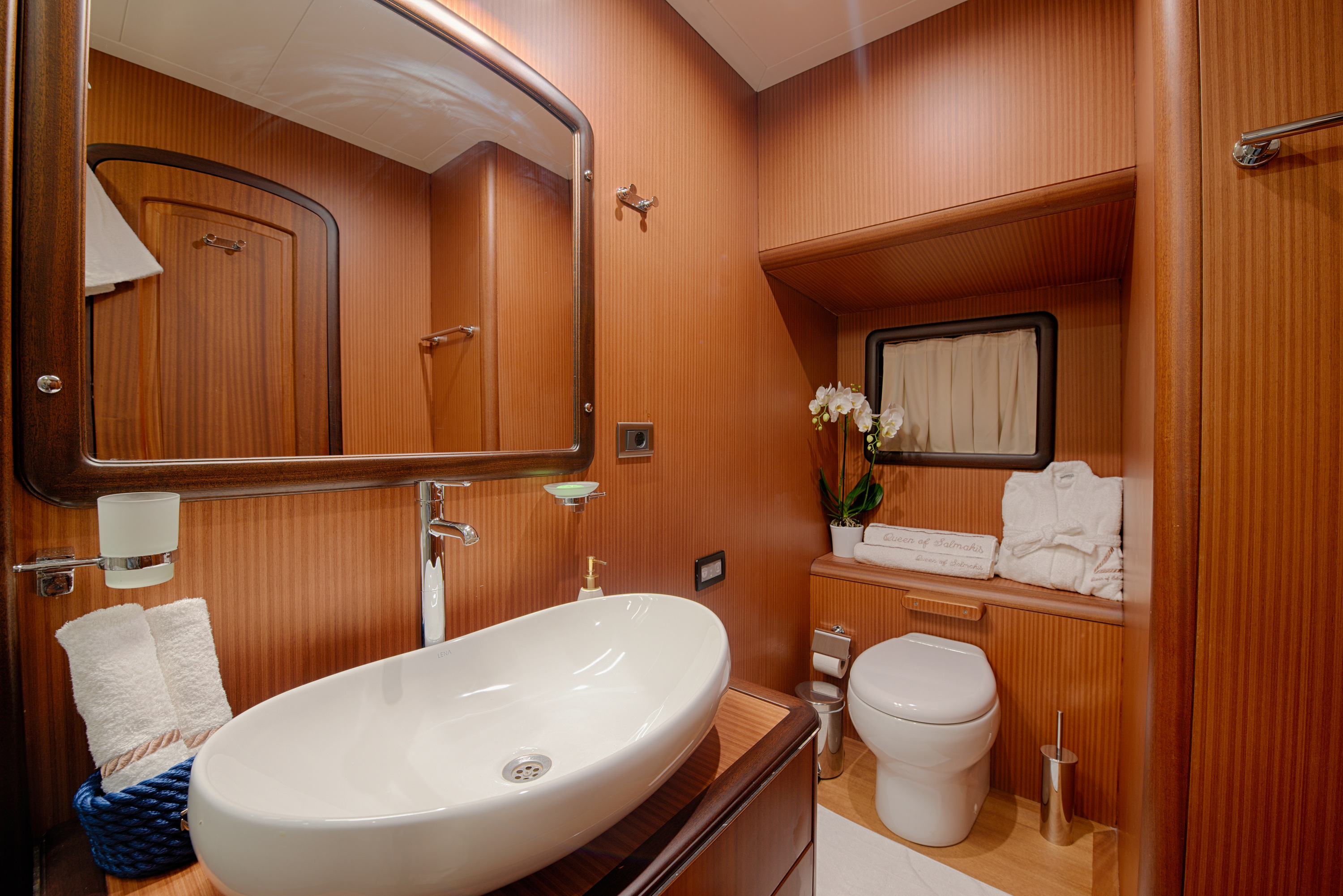 triple ensuite bathroom .jpg