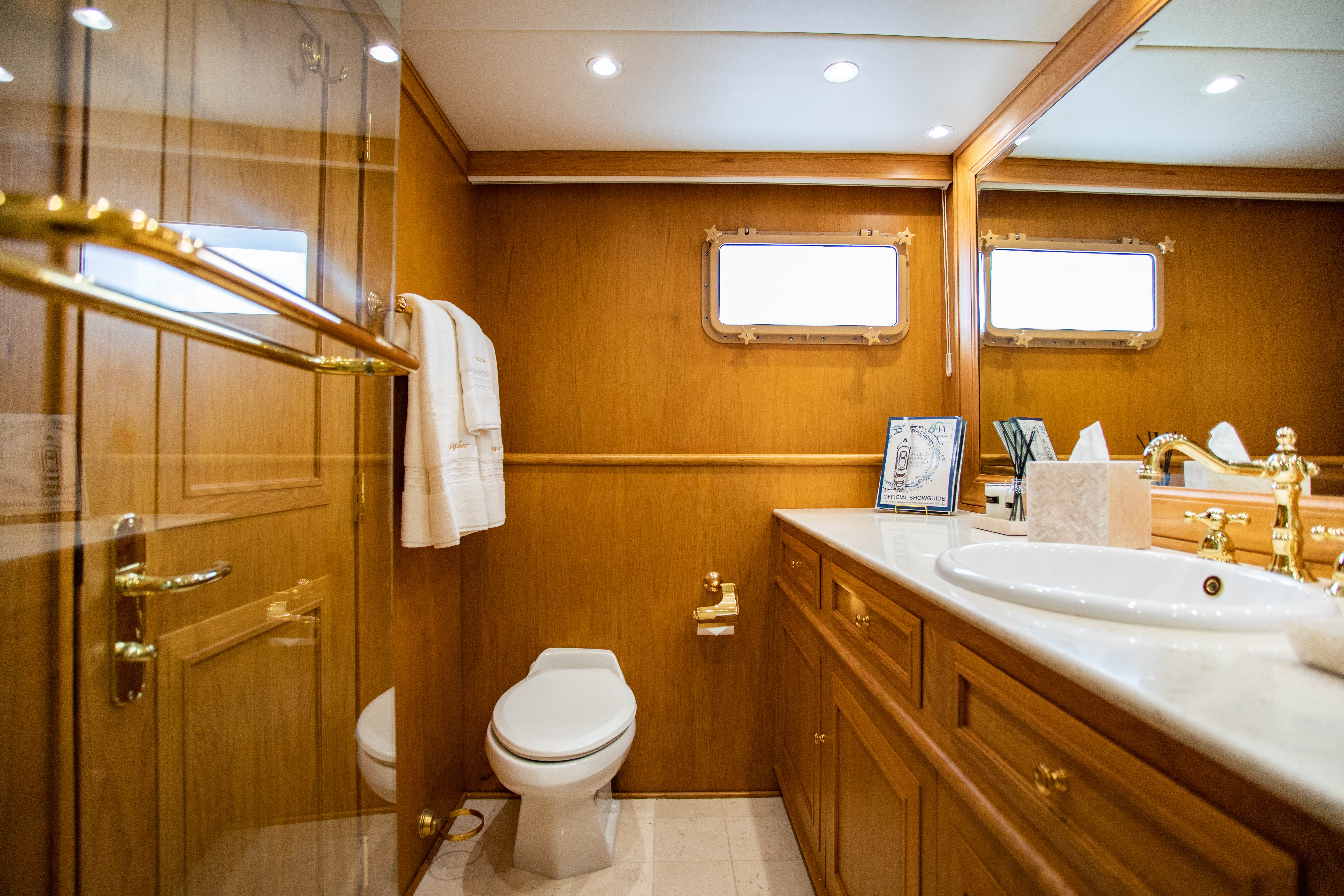 twin bathroom .jpg