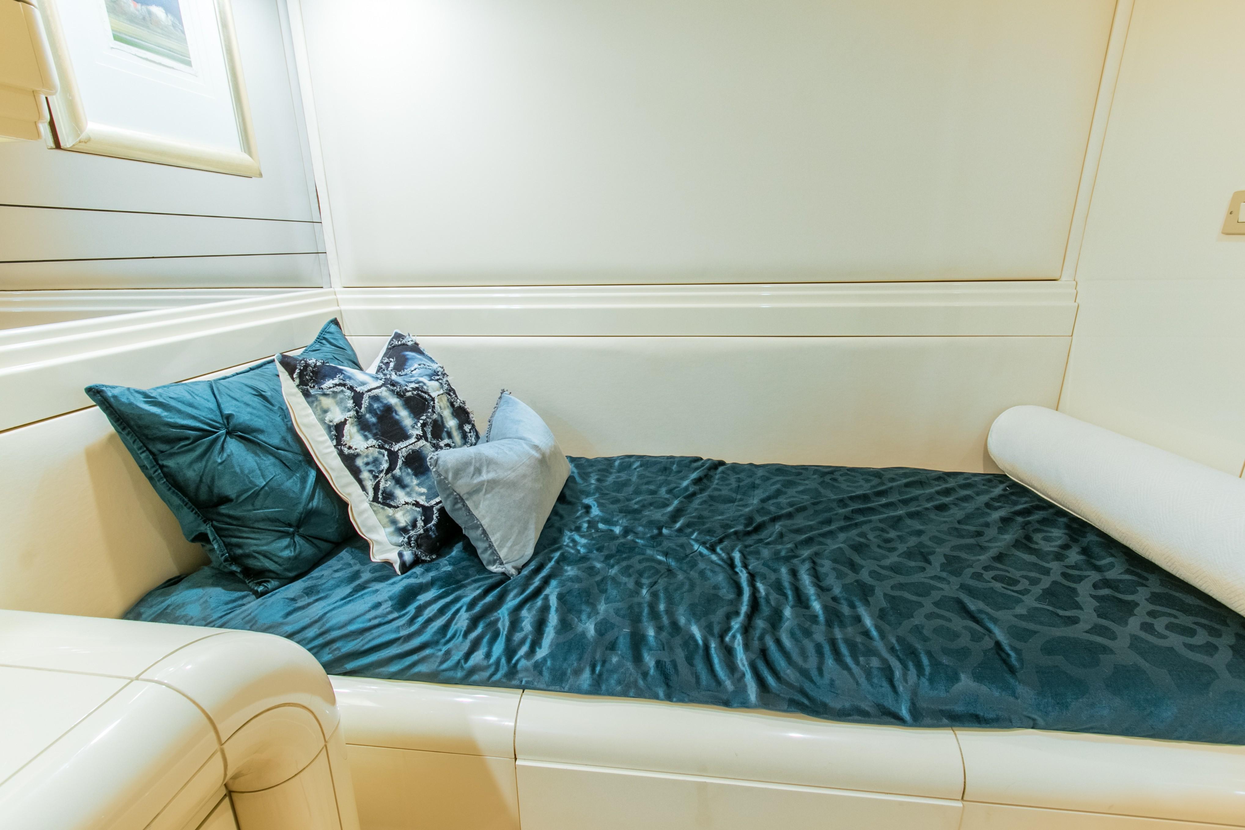 twin bed .jpg