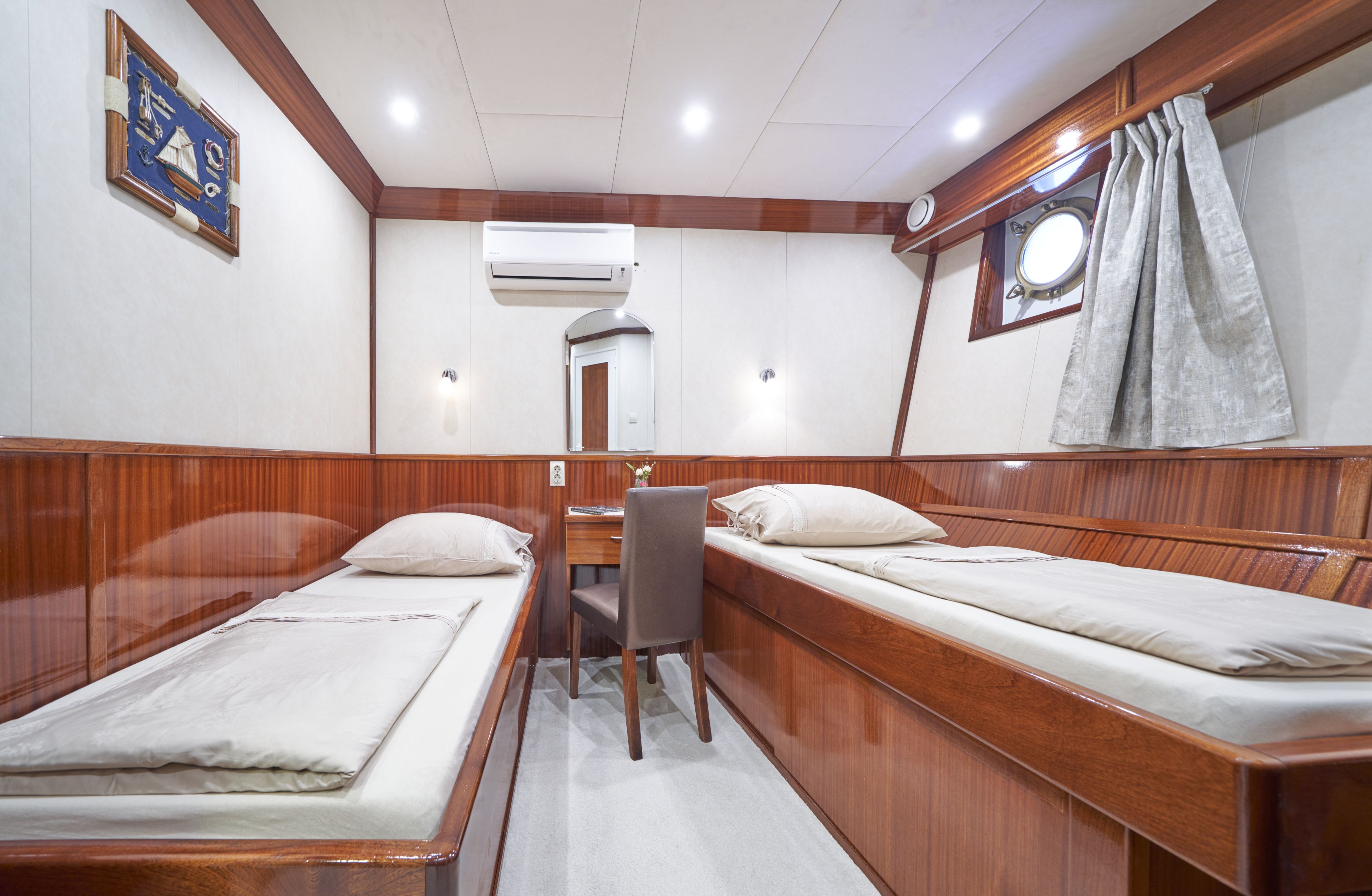 twin cabin   .jpg
