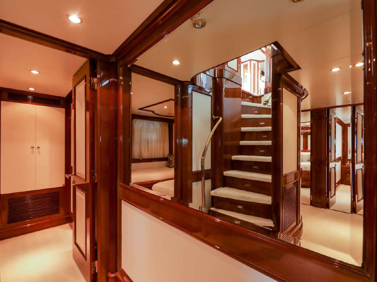 twin cabin below deck .jpg
