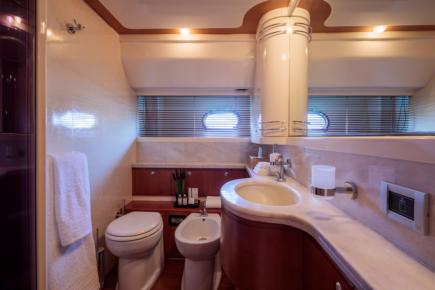 twin cabin ensuite .jpg